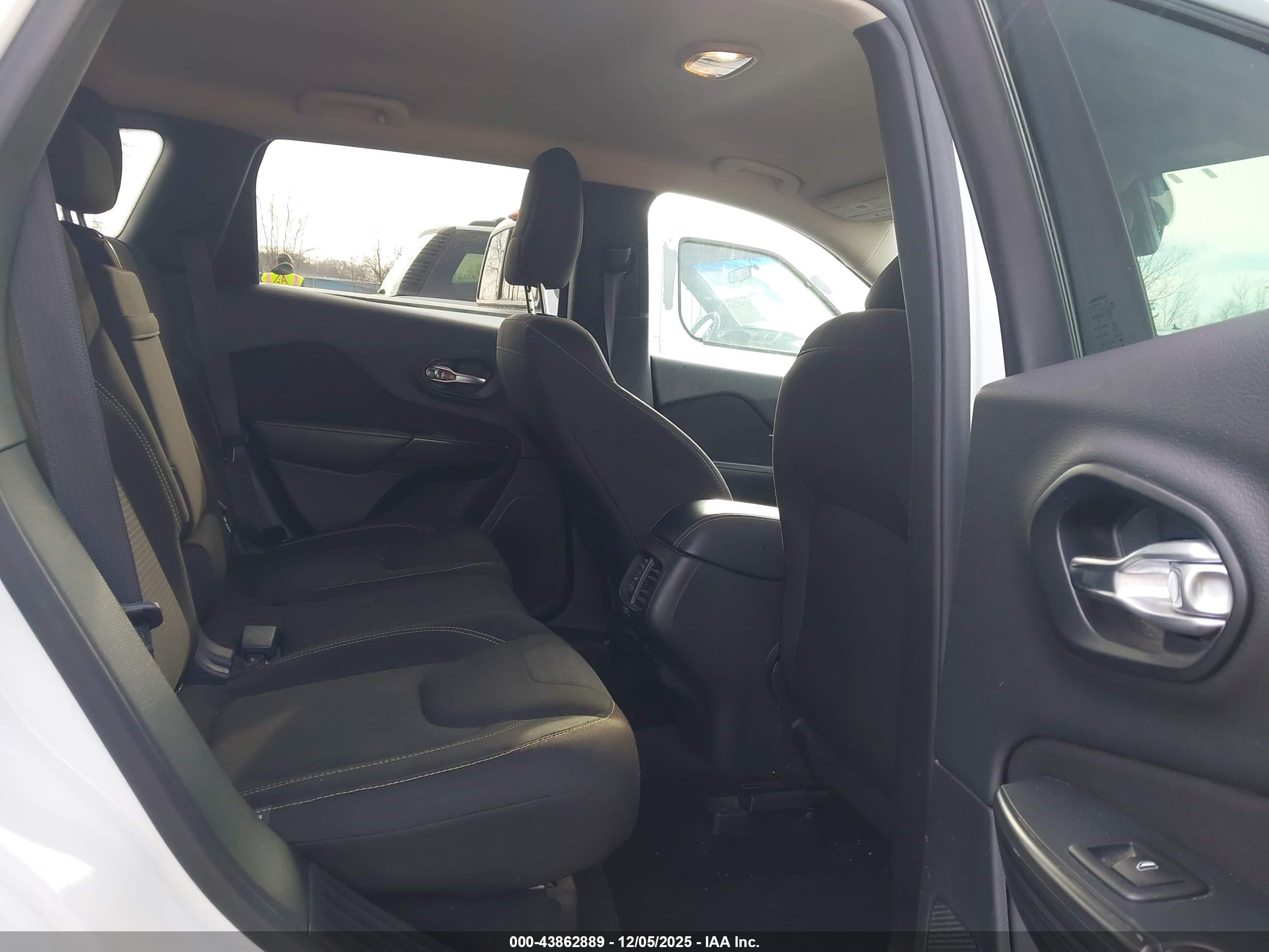 JEEP CHEROKEE image 8