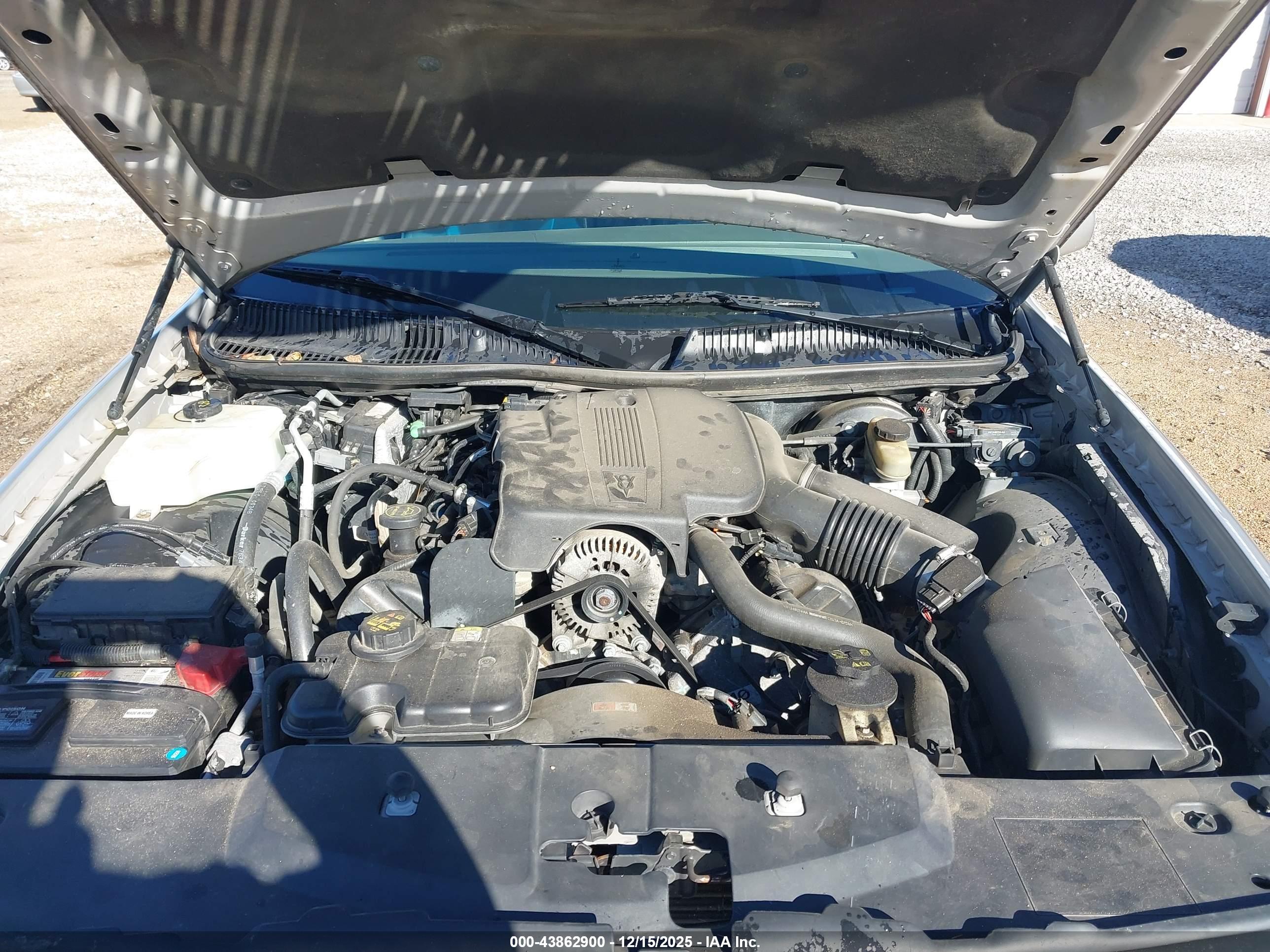 LINCOLN TOWN image 10