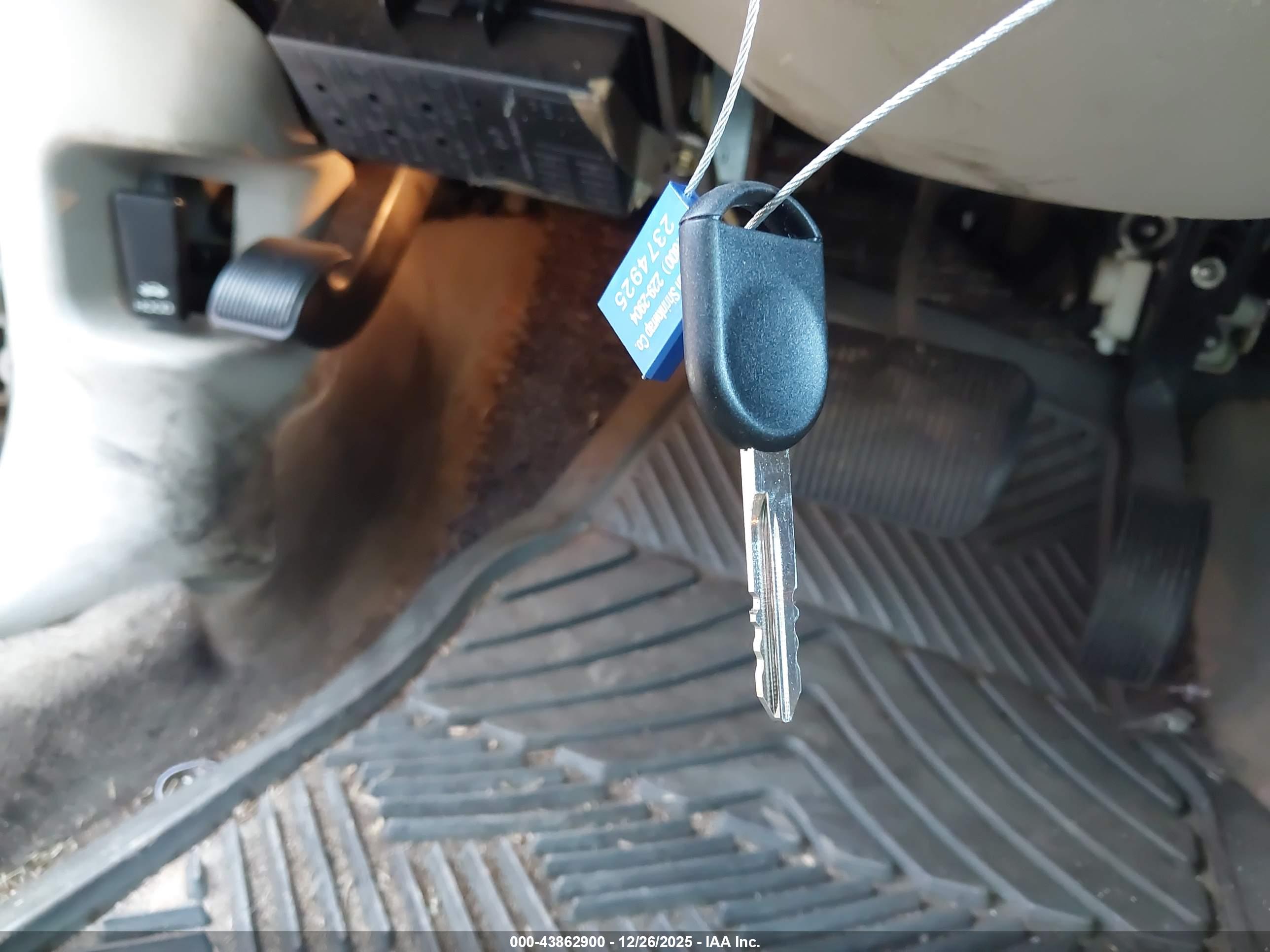 LINCOLN TOWN image 11