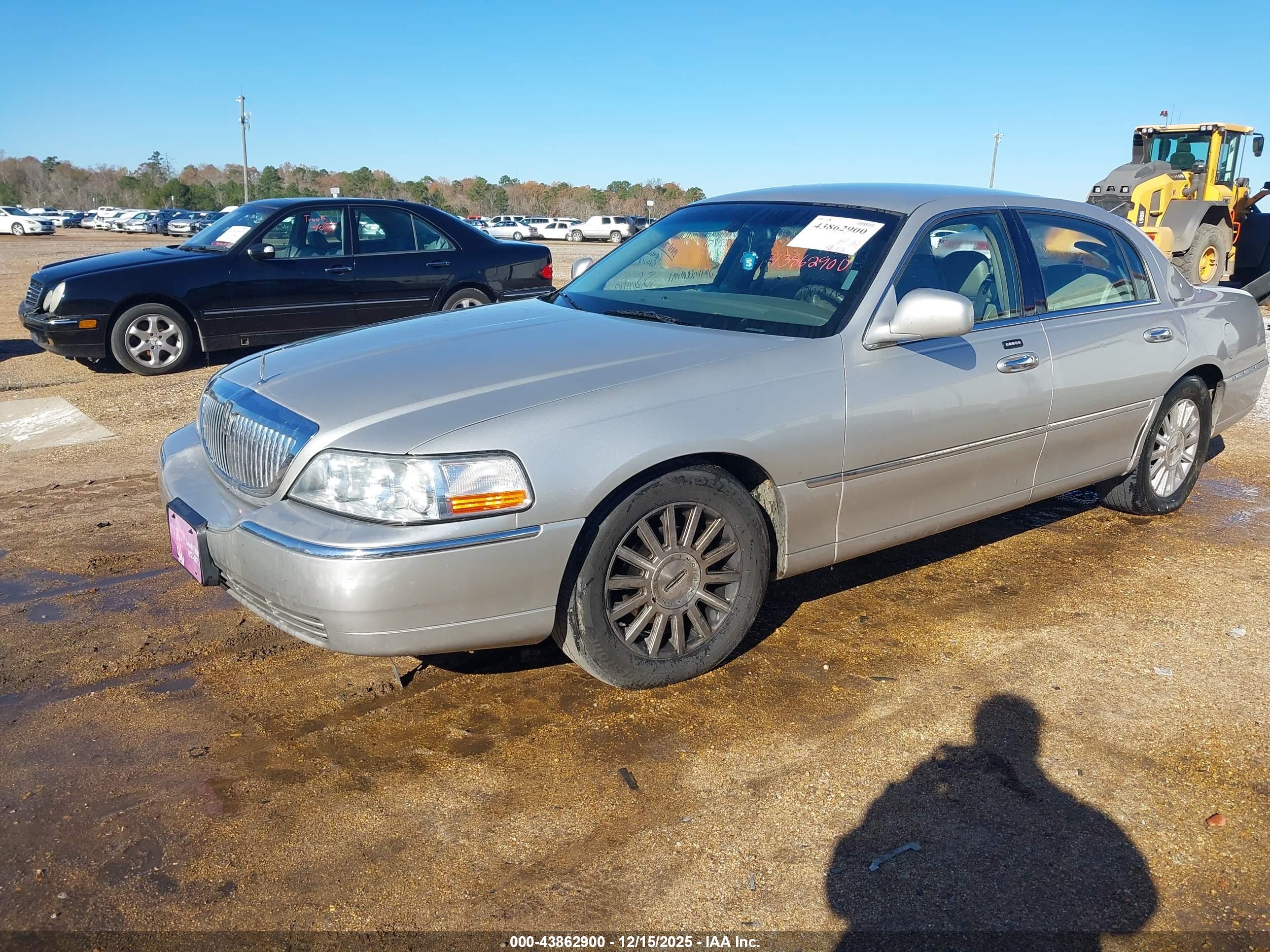 LINCOLN TOWN image 2