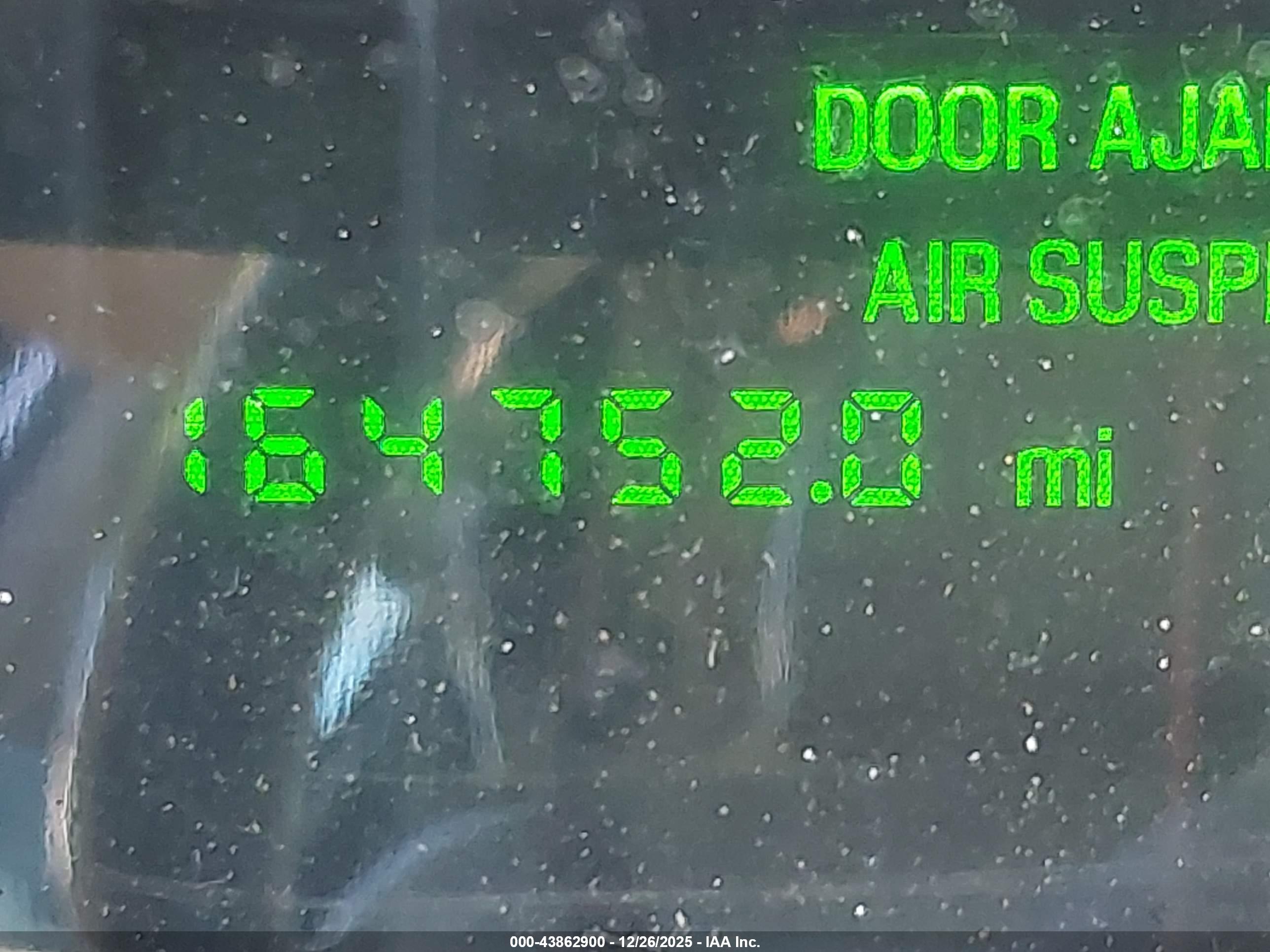 LINCOLN TOWN image 7