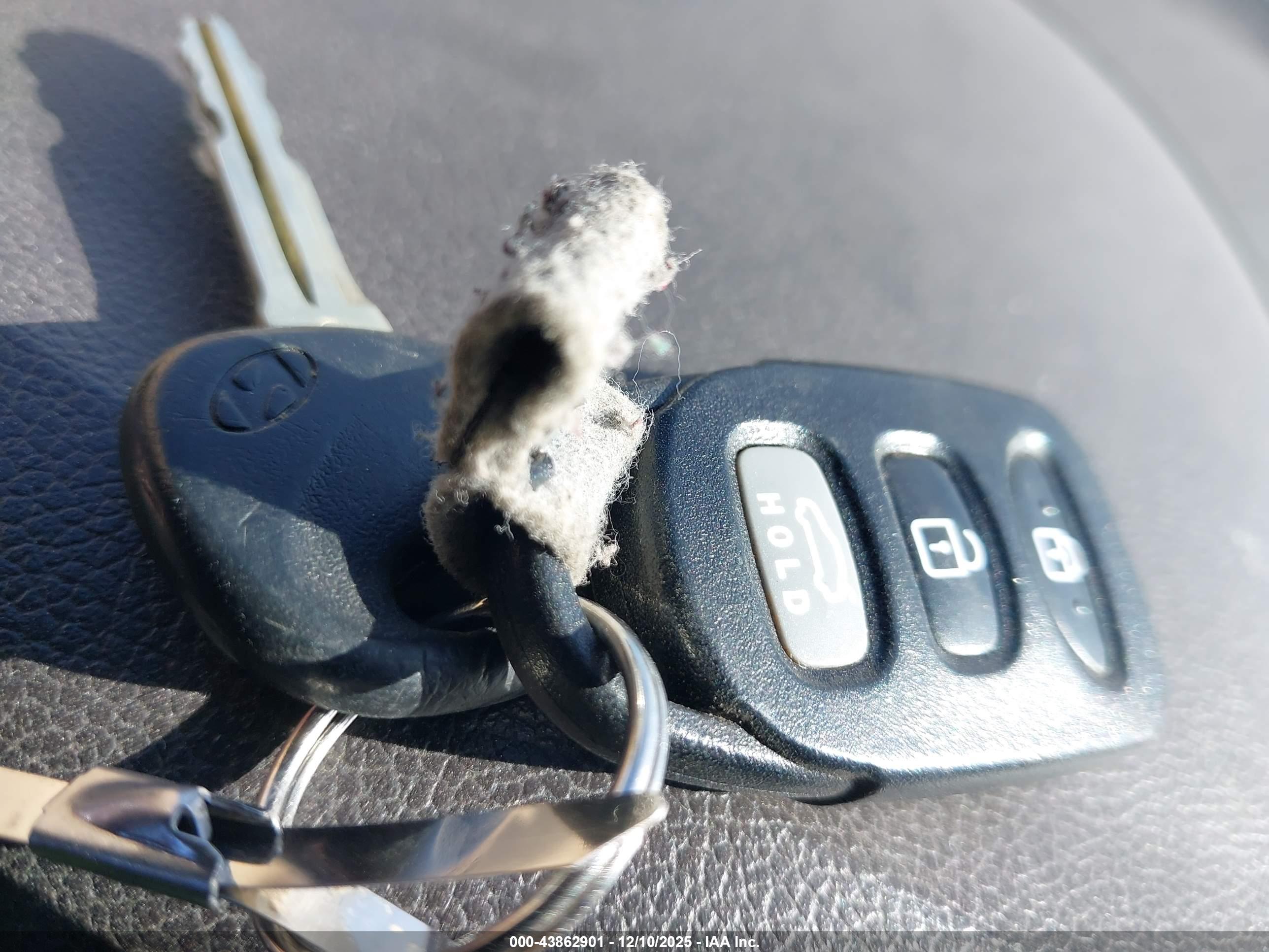 HYUNDAI ELANTRA image 11