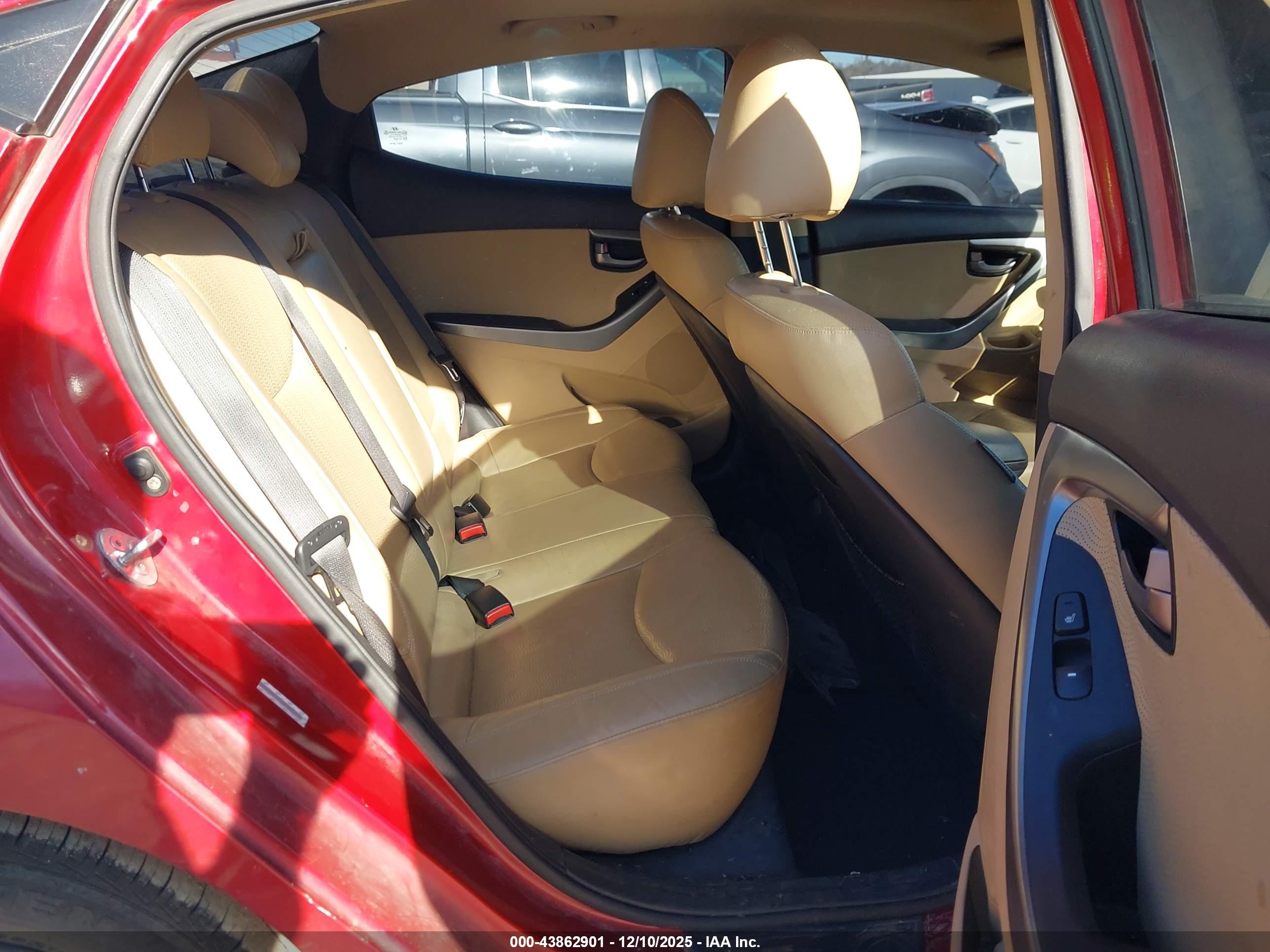 HYUNDAI ELANTRA image 8