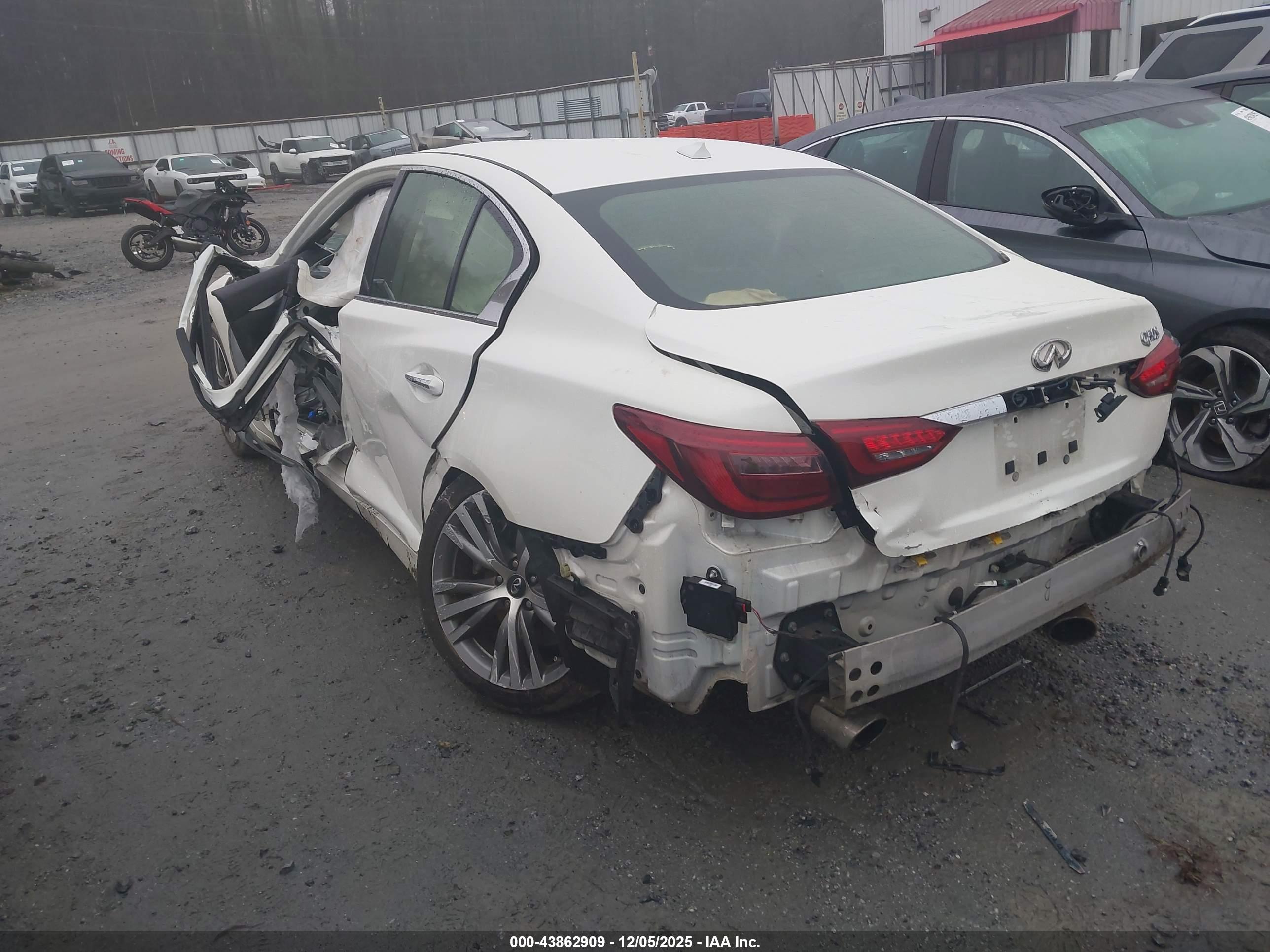 INFINITI Q50 image 3