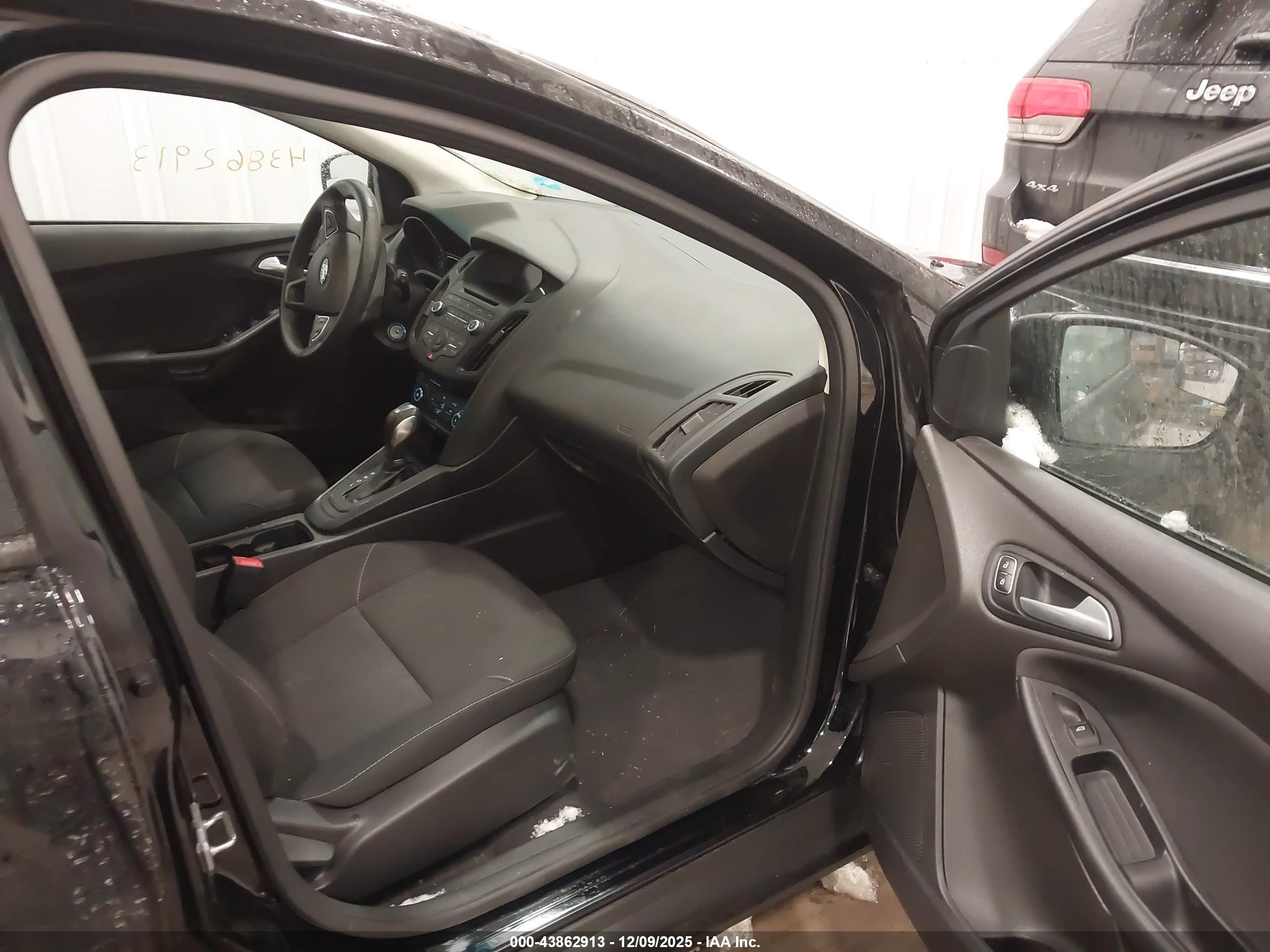 FORD FOCUS image 5