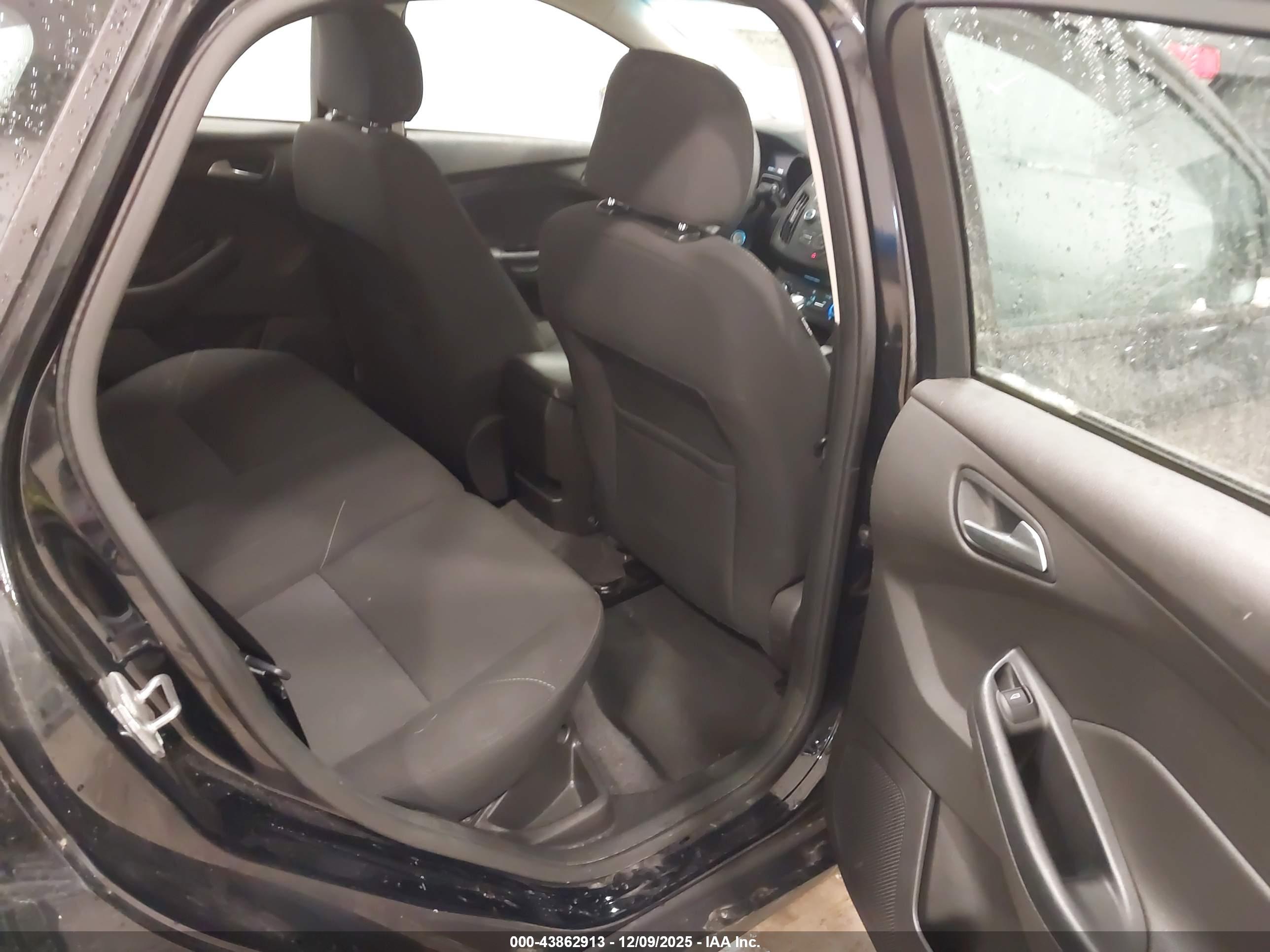 FORD FOCUS image 8
