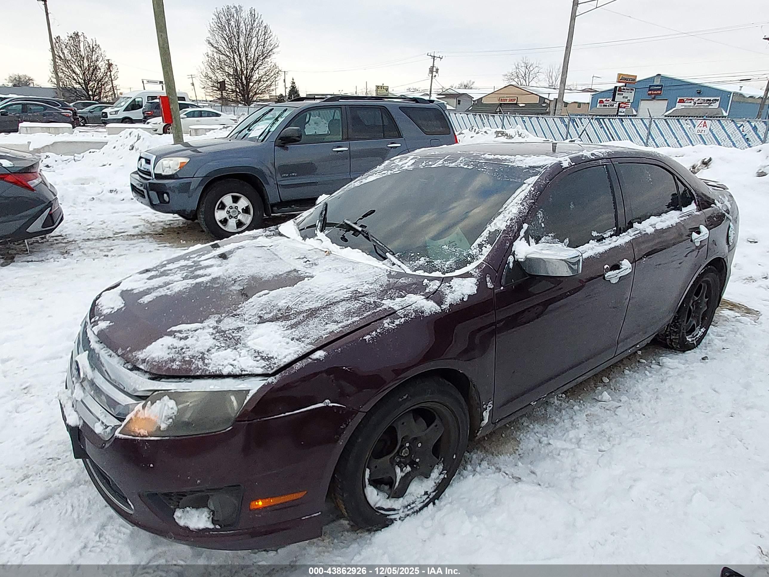 FORD FUSION image 2