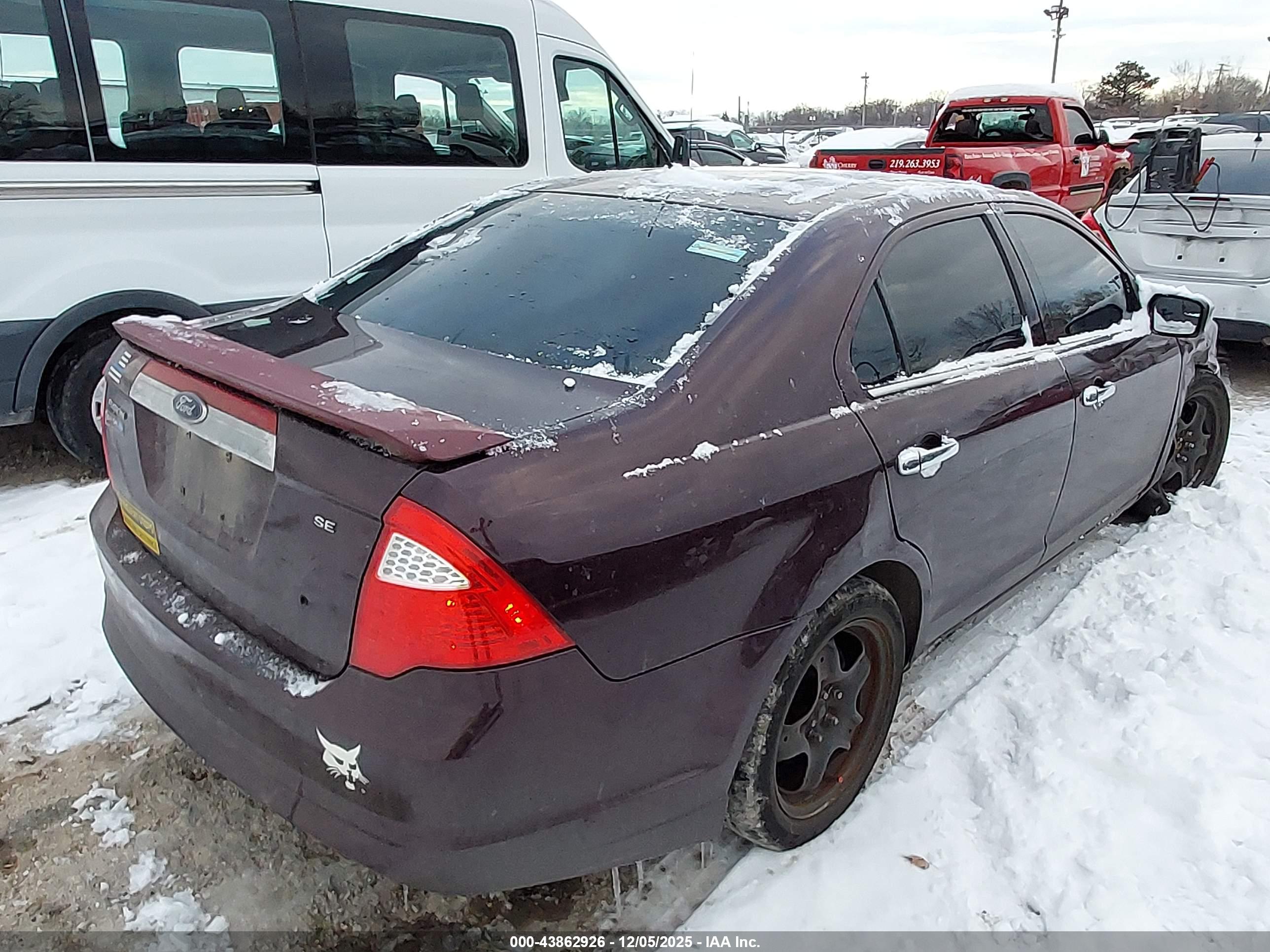 FORD FUSION image 4