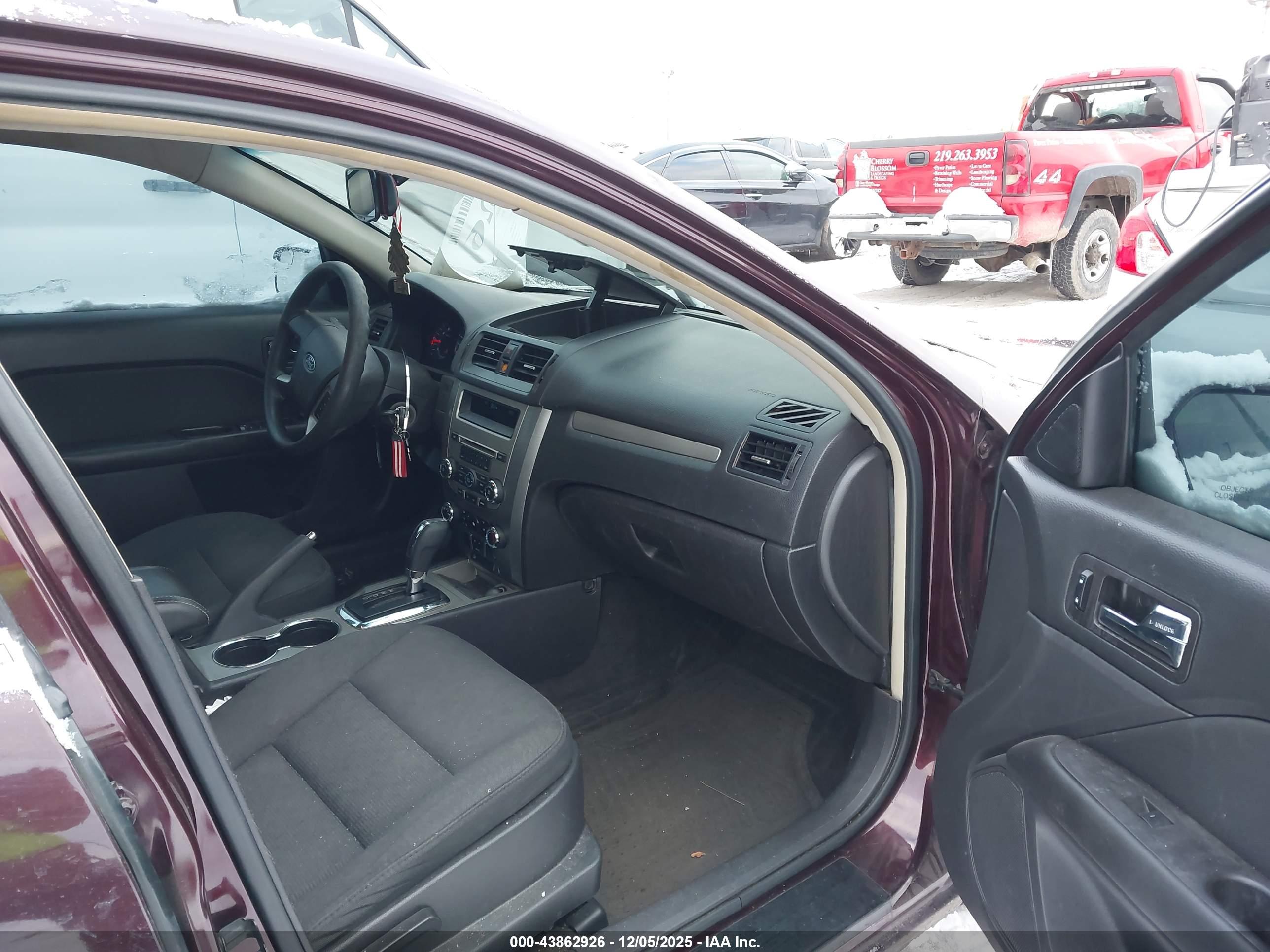 FORD FUSION image 5