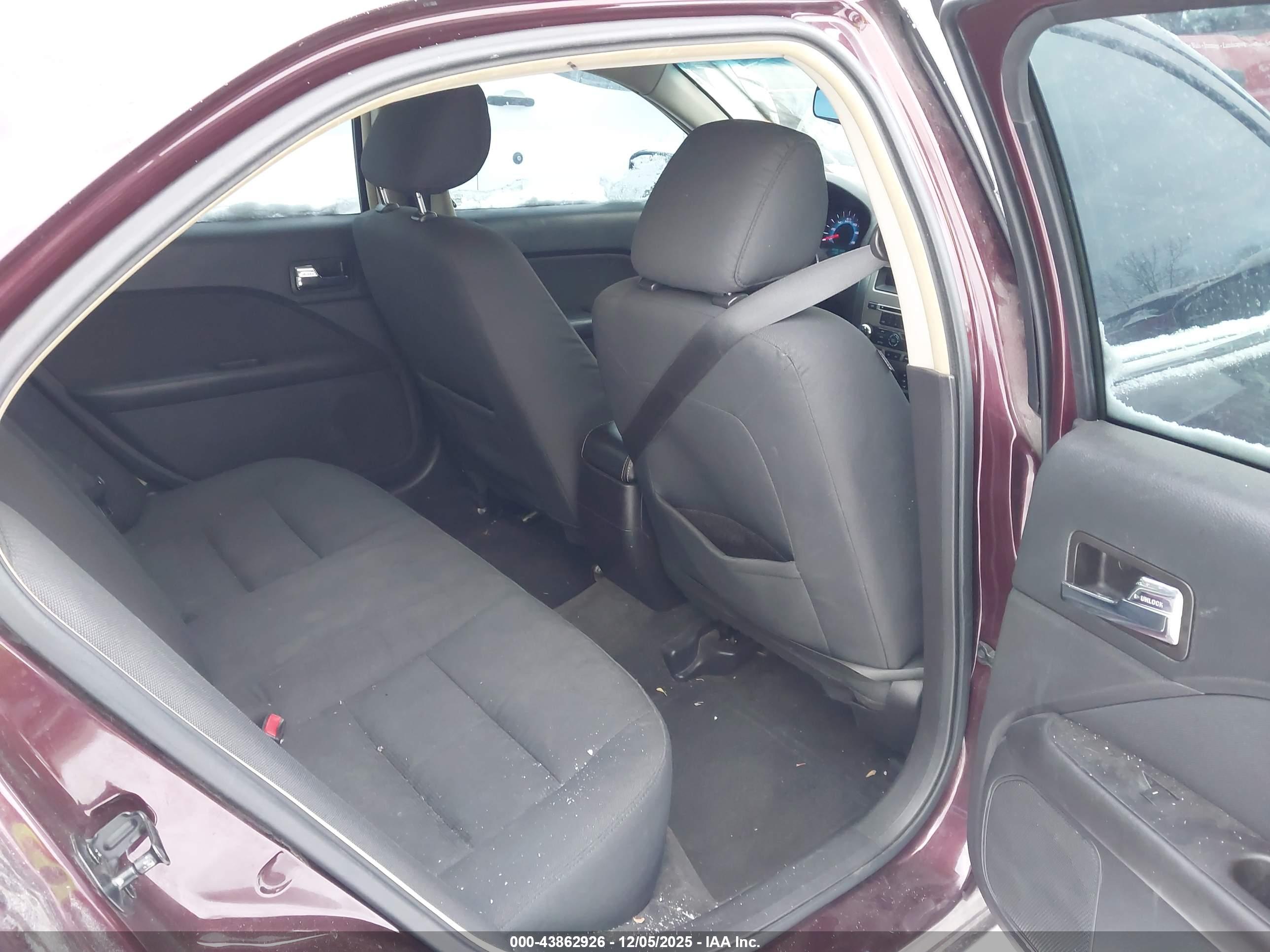 FORD FUSION image 8