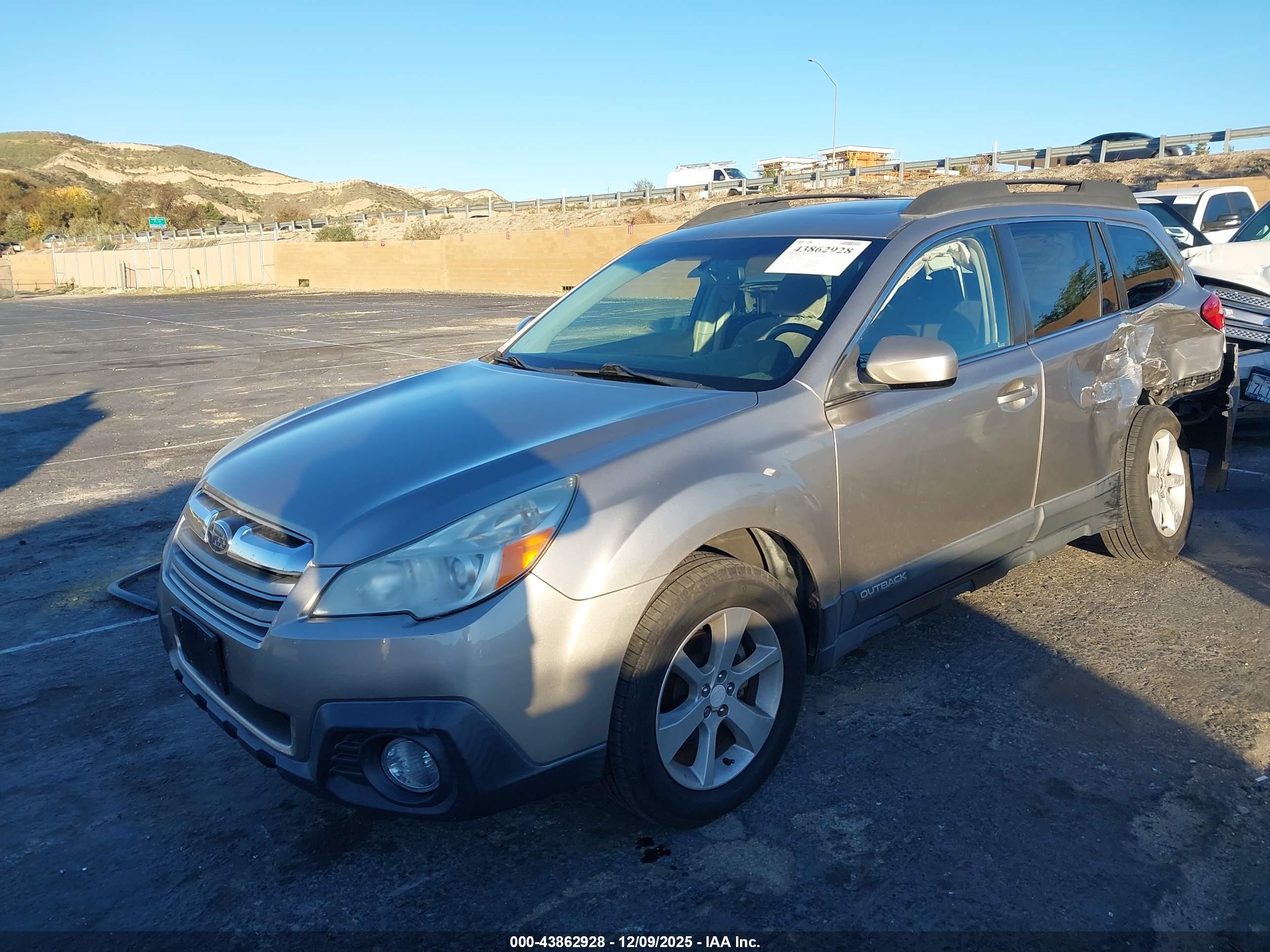 SUBARU OUTBACK image 2