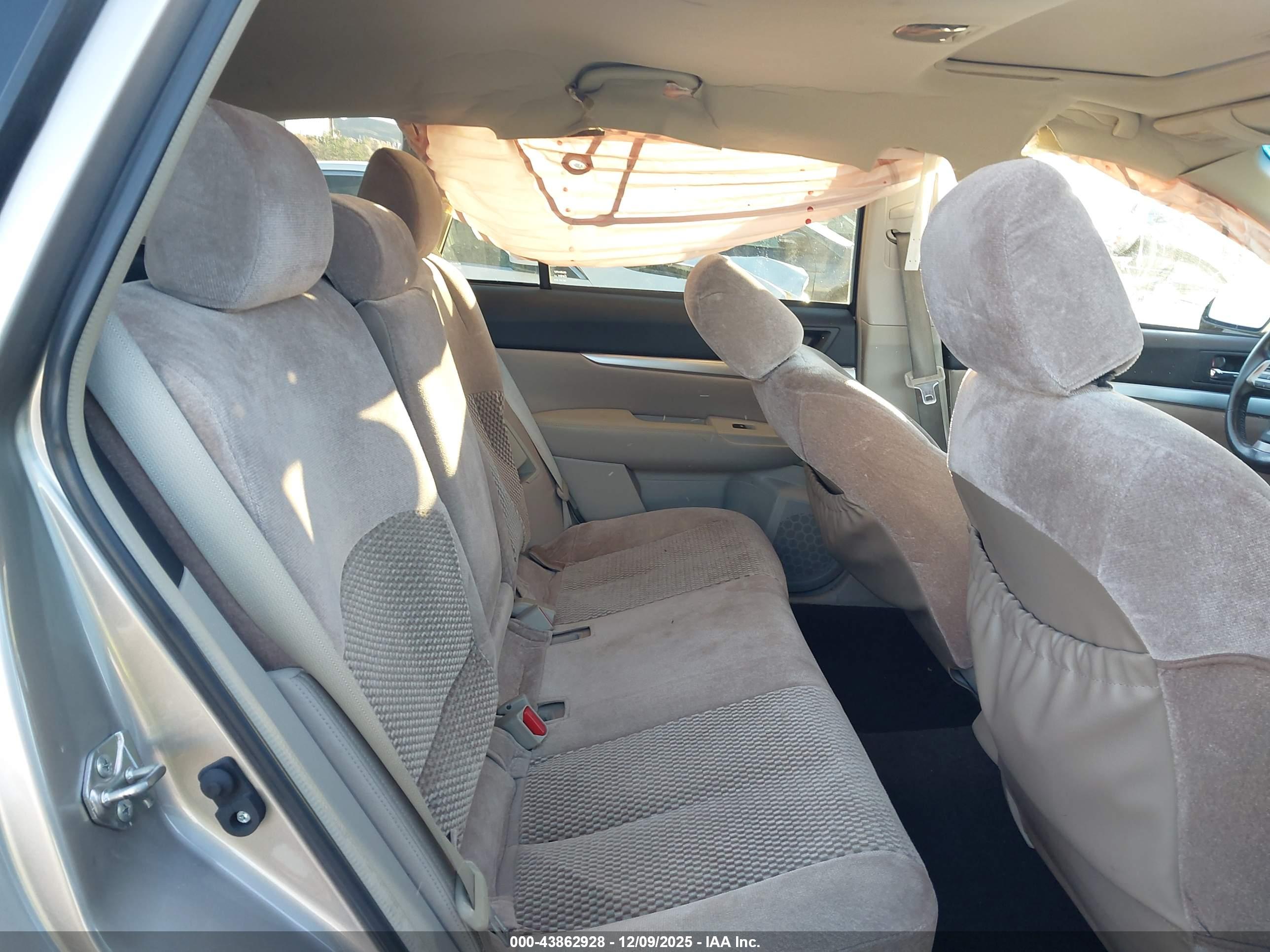 SUBARU OUTBACK image 8