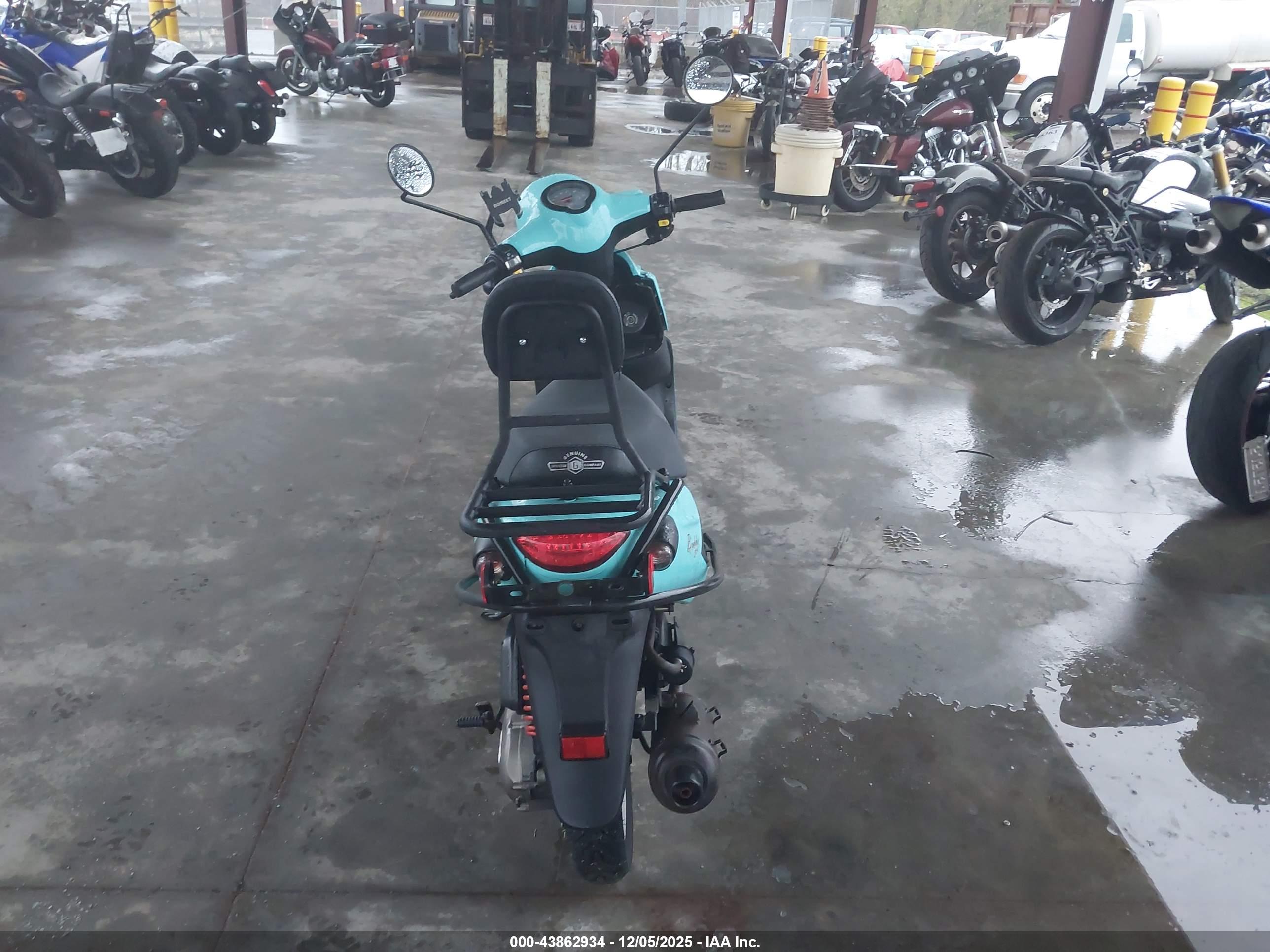 GENUINE SCOOTER image 6