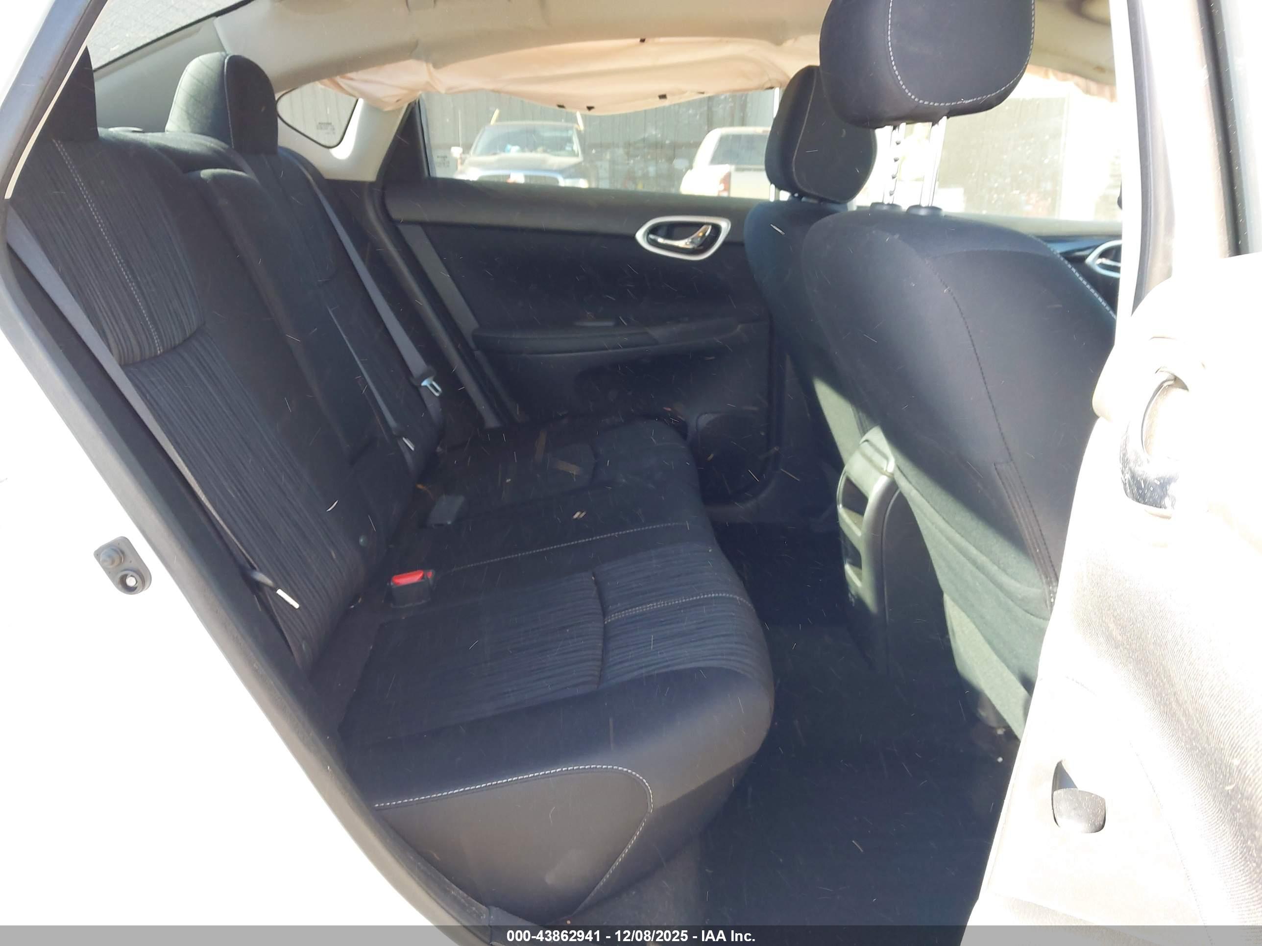 NISSAN SENTRA image 8