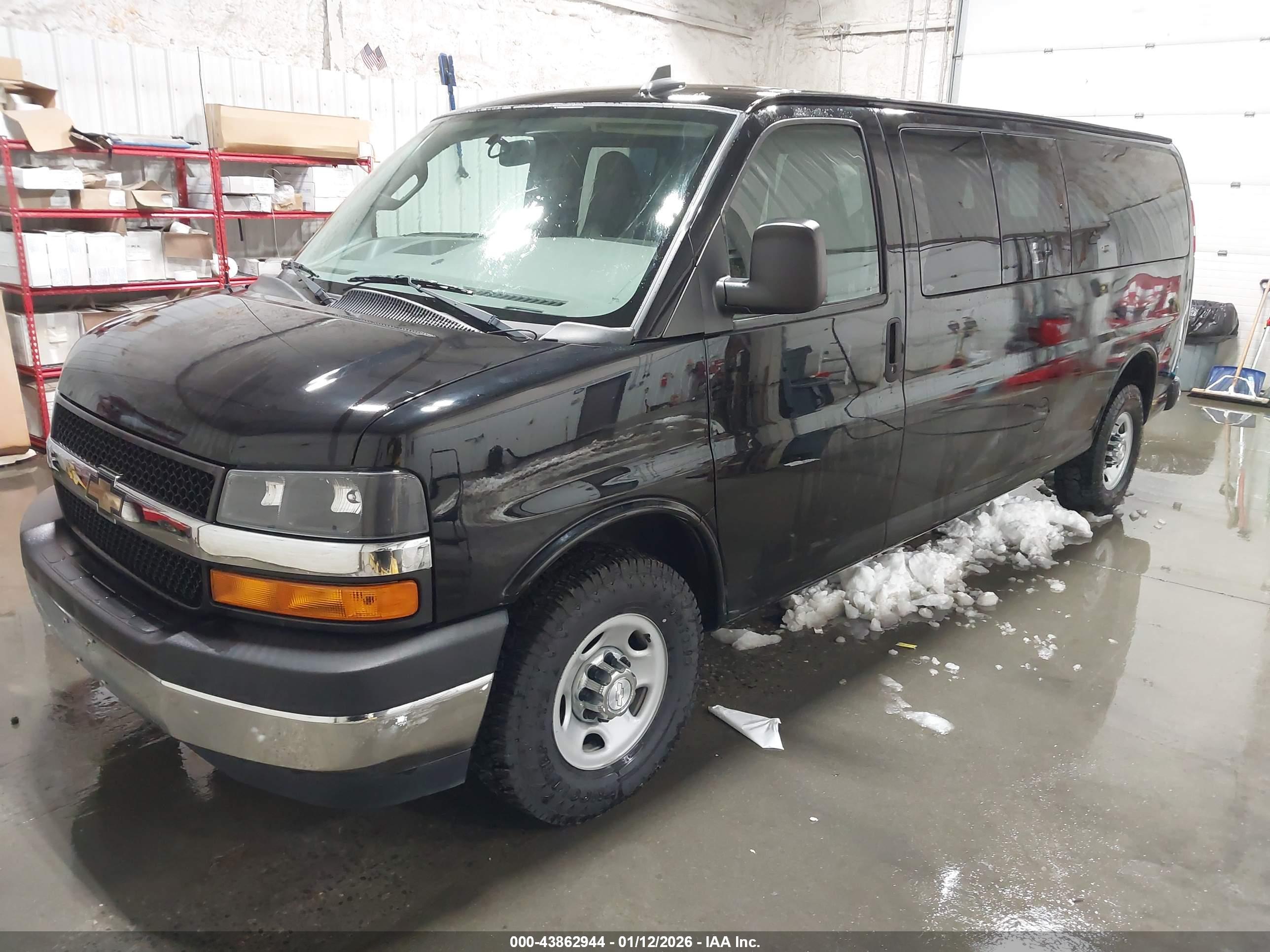 CHEVROLET EXPRESS image 2