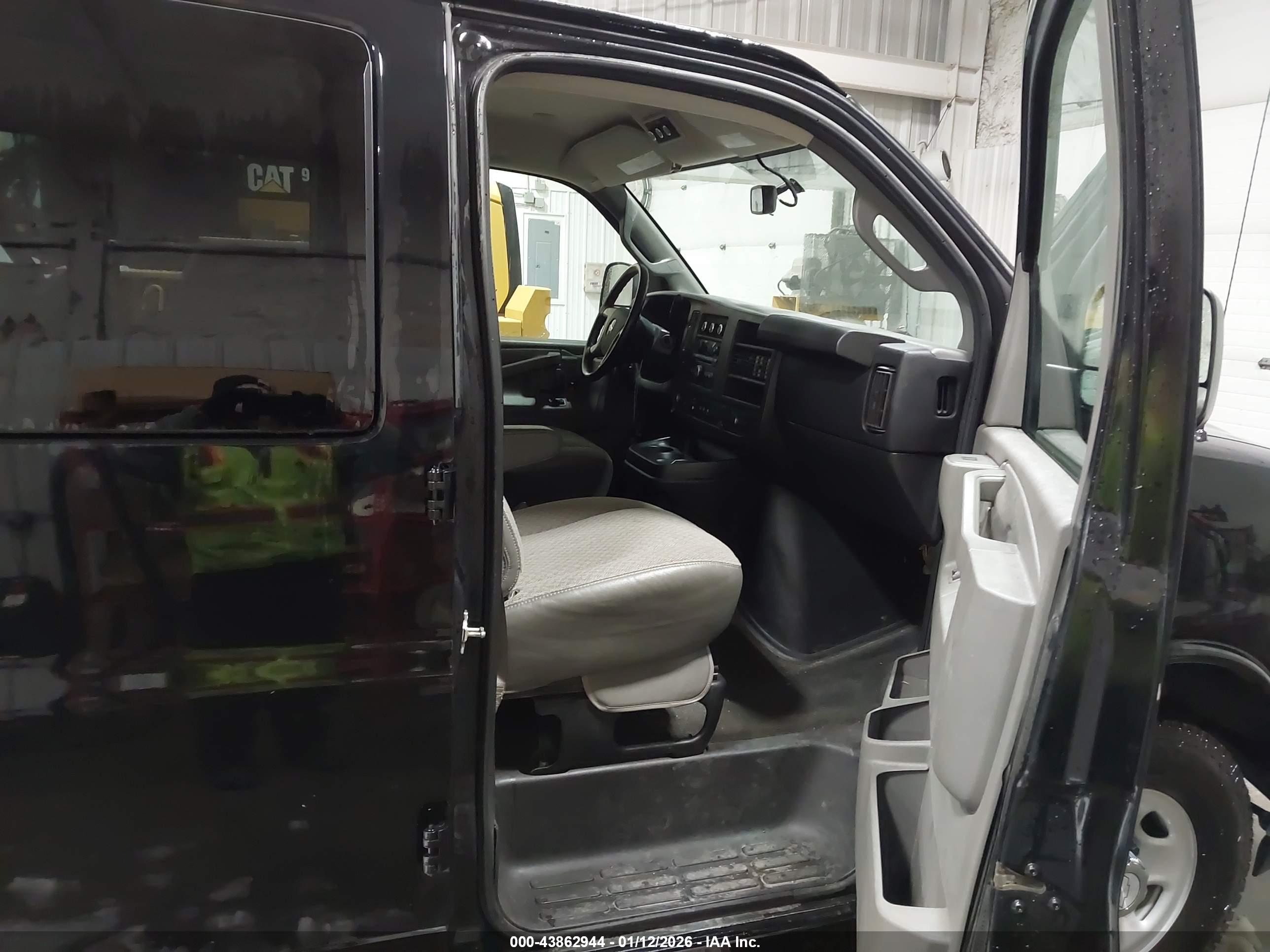 CHEVROLET EXPRESS image 5