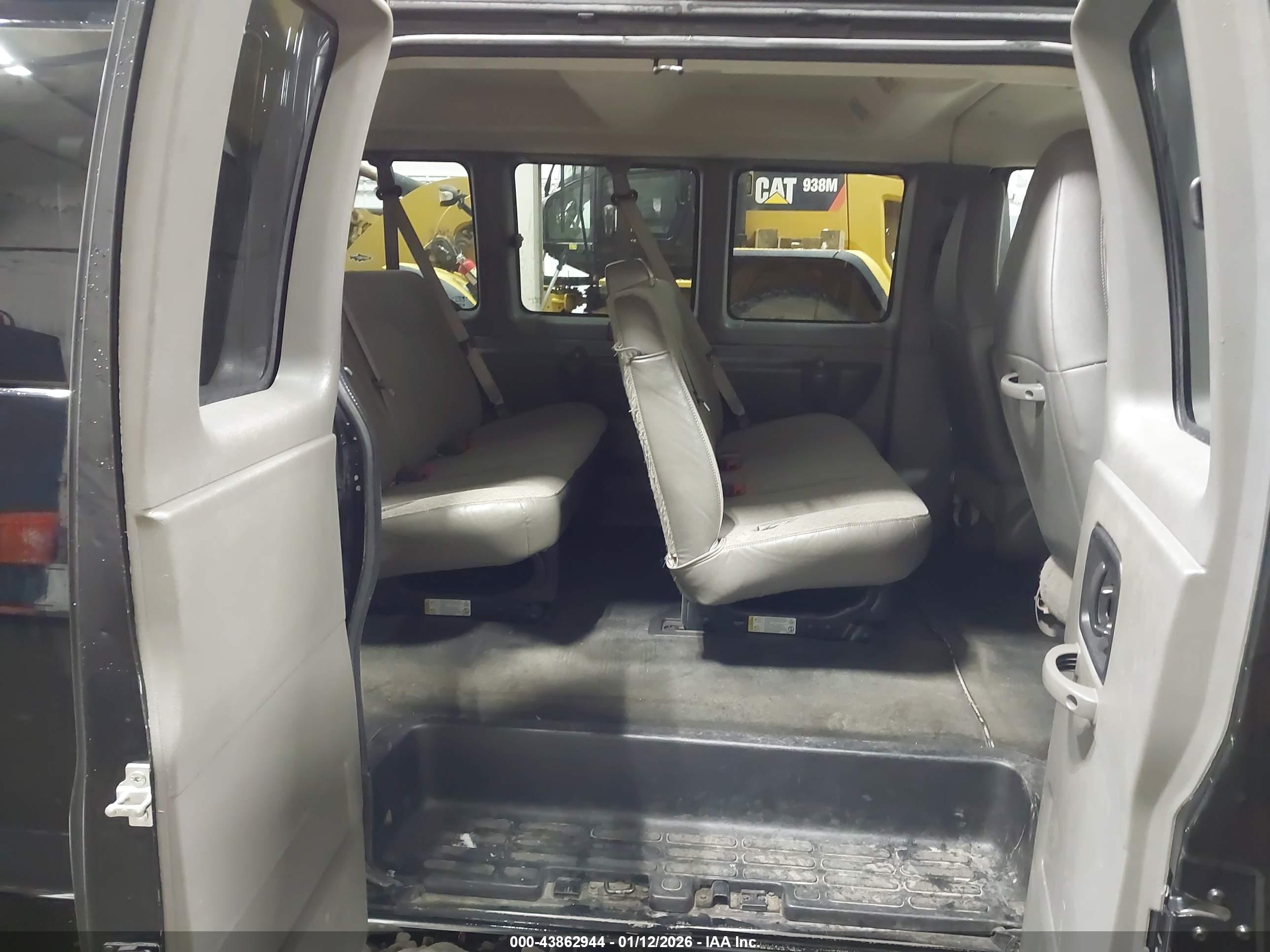 CHEVROLET EXPRESS image 8