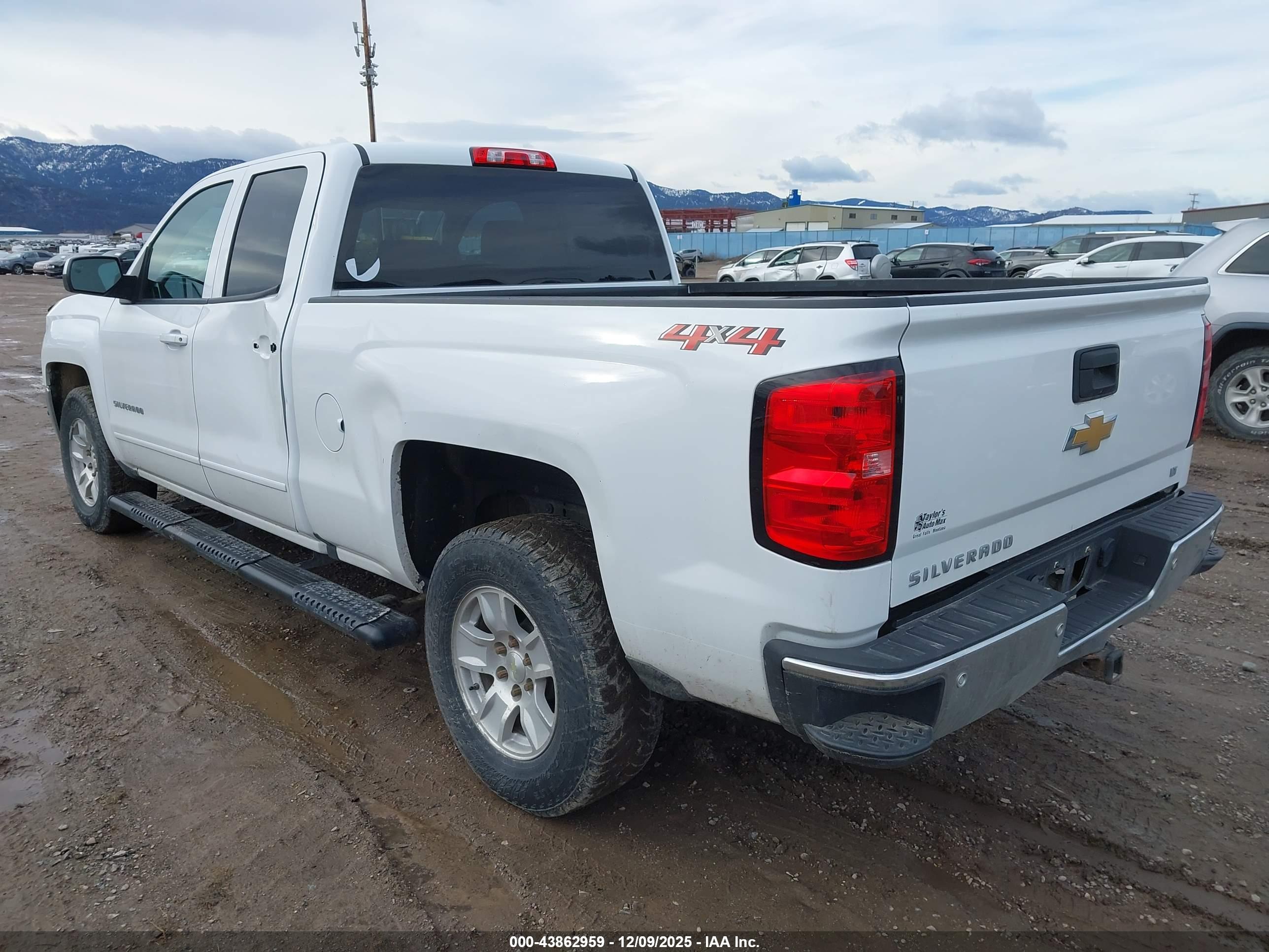 CHEVROLET SILVERADO image 3
