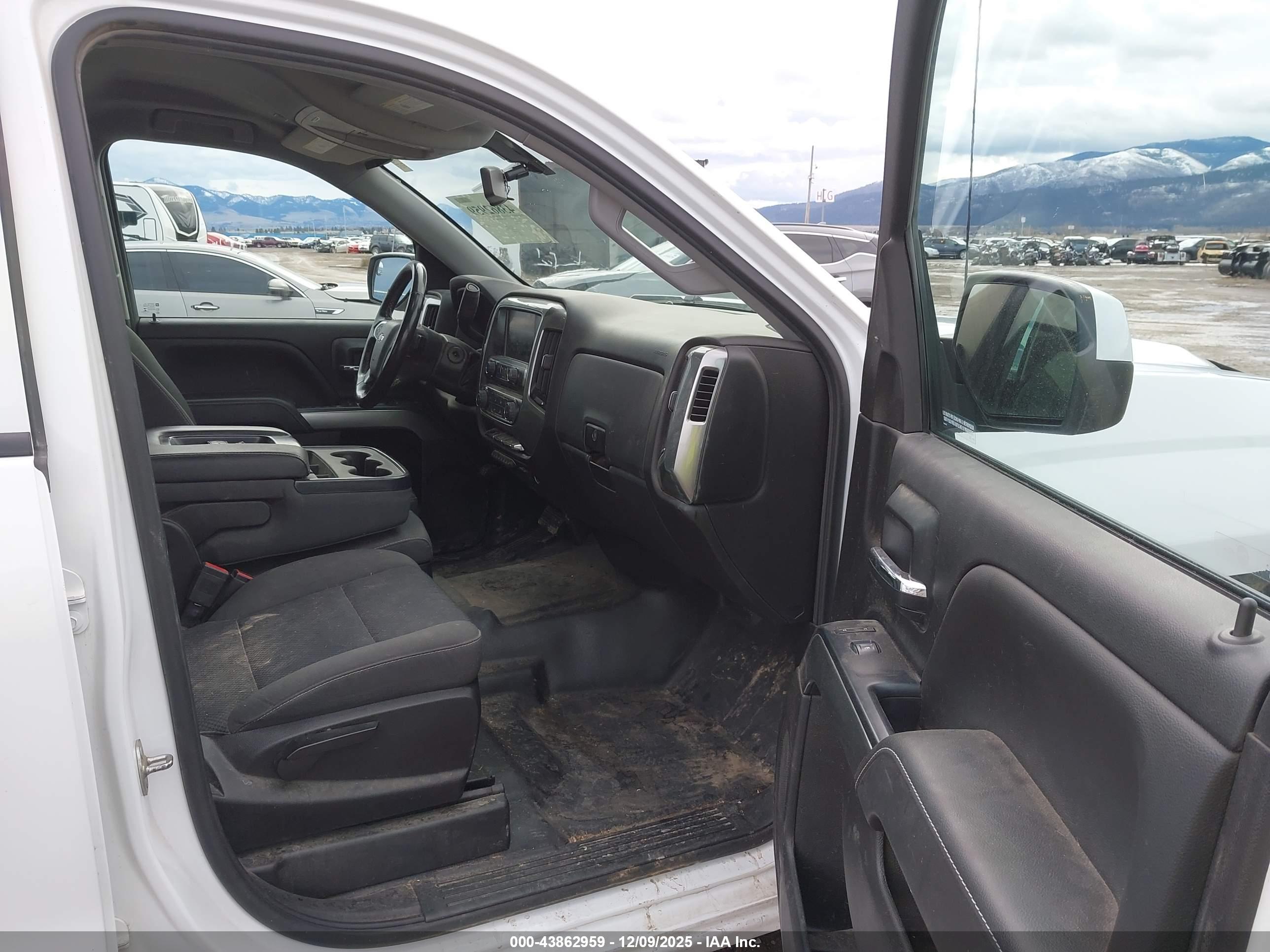 CHEVROLET SILVERADO image 5