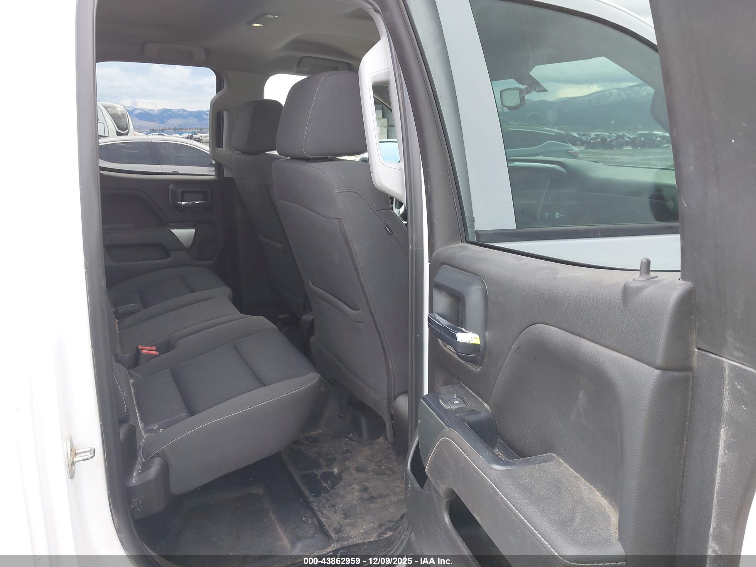 CHEVROLET SILVERADO image 8