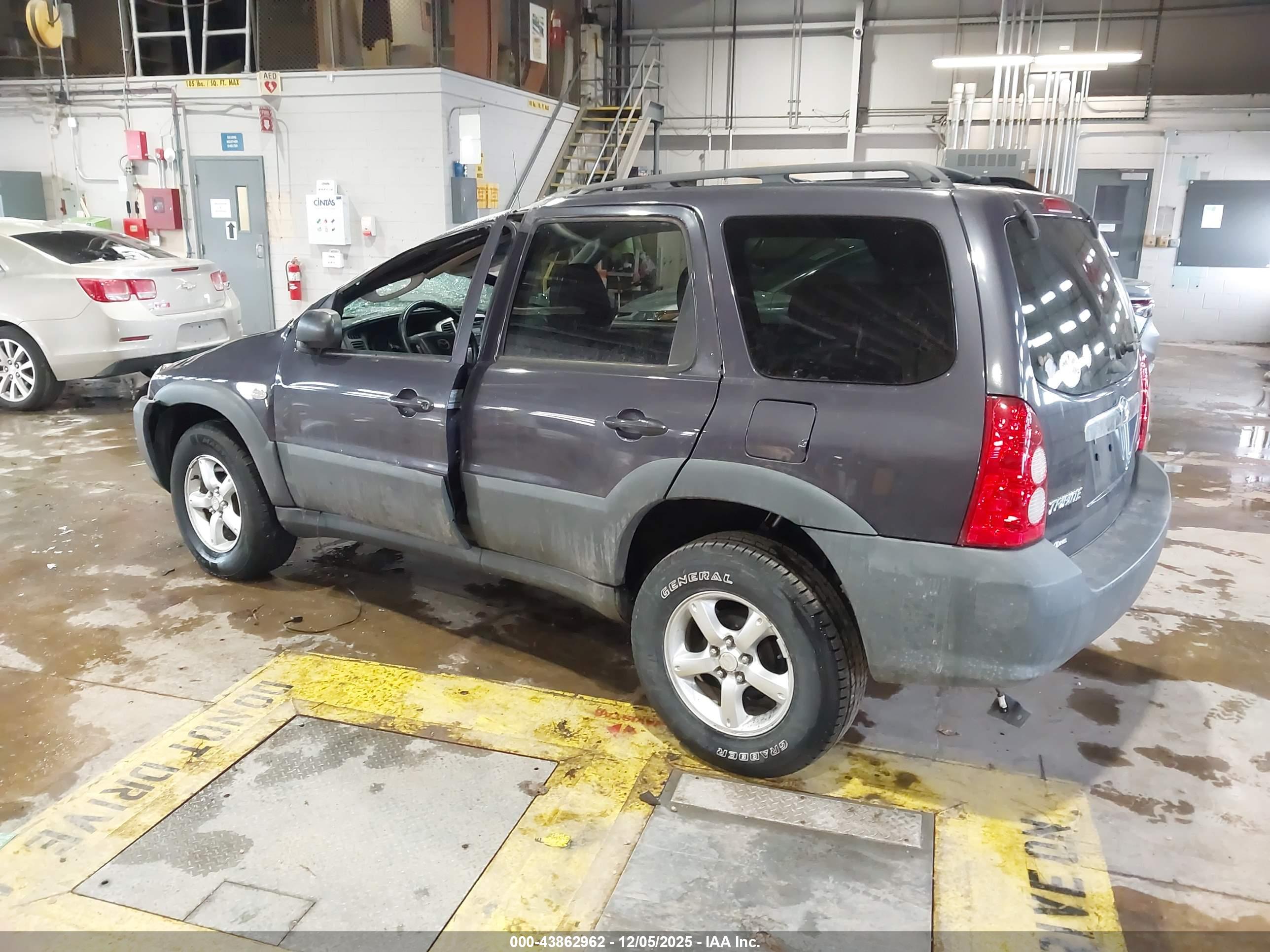 MAZDA TRIBUTE image 3