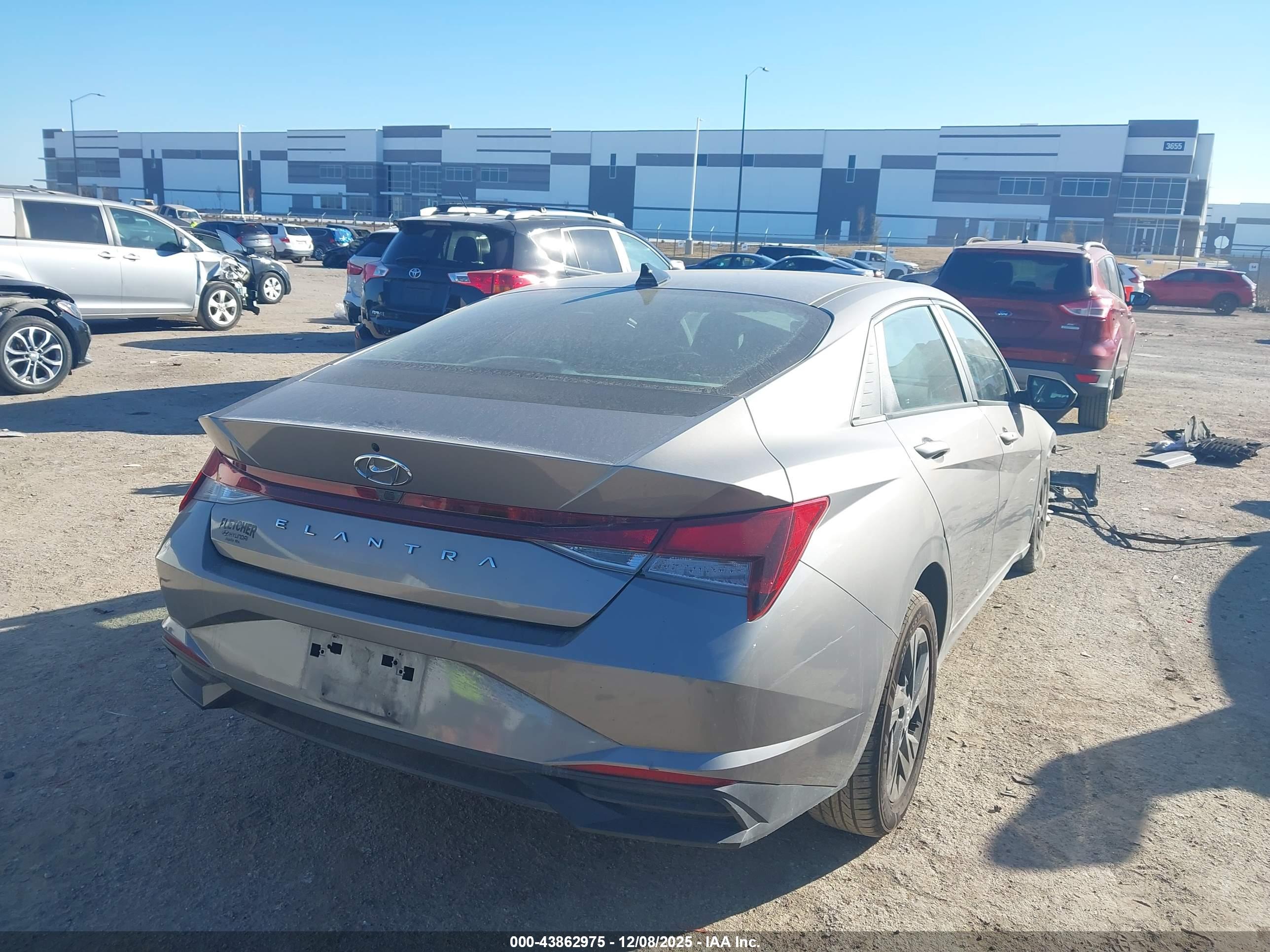 HYUNDAI ELANTRA image 4