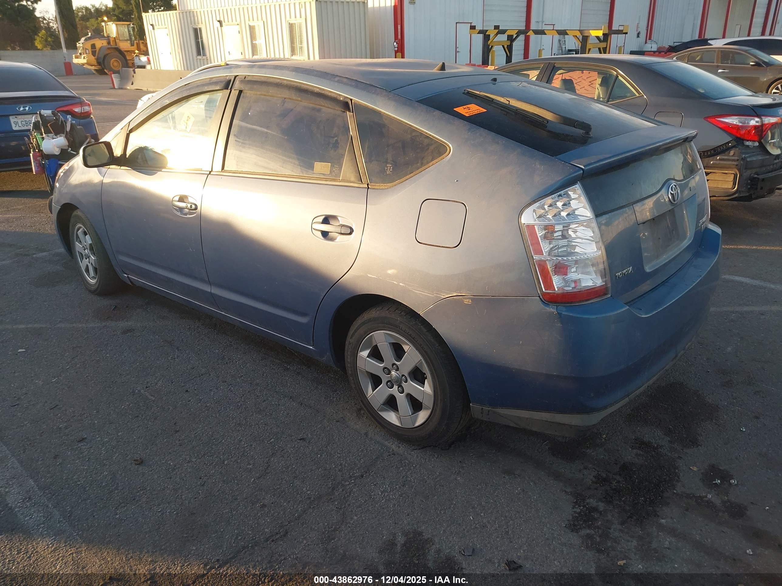TOYOTA PRIUS image 3