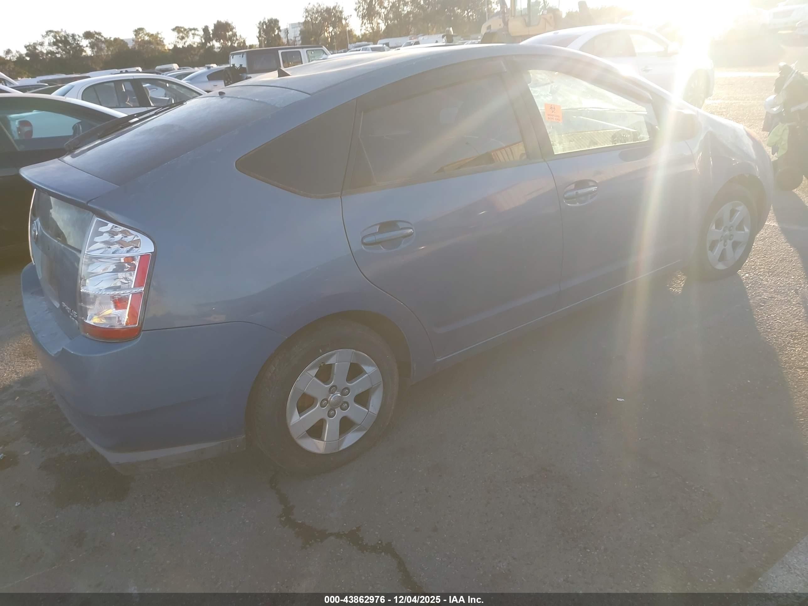 TOYOTA PRIUS image 4