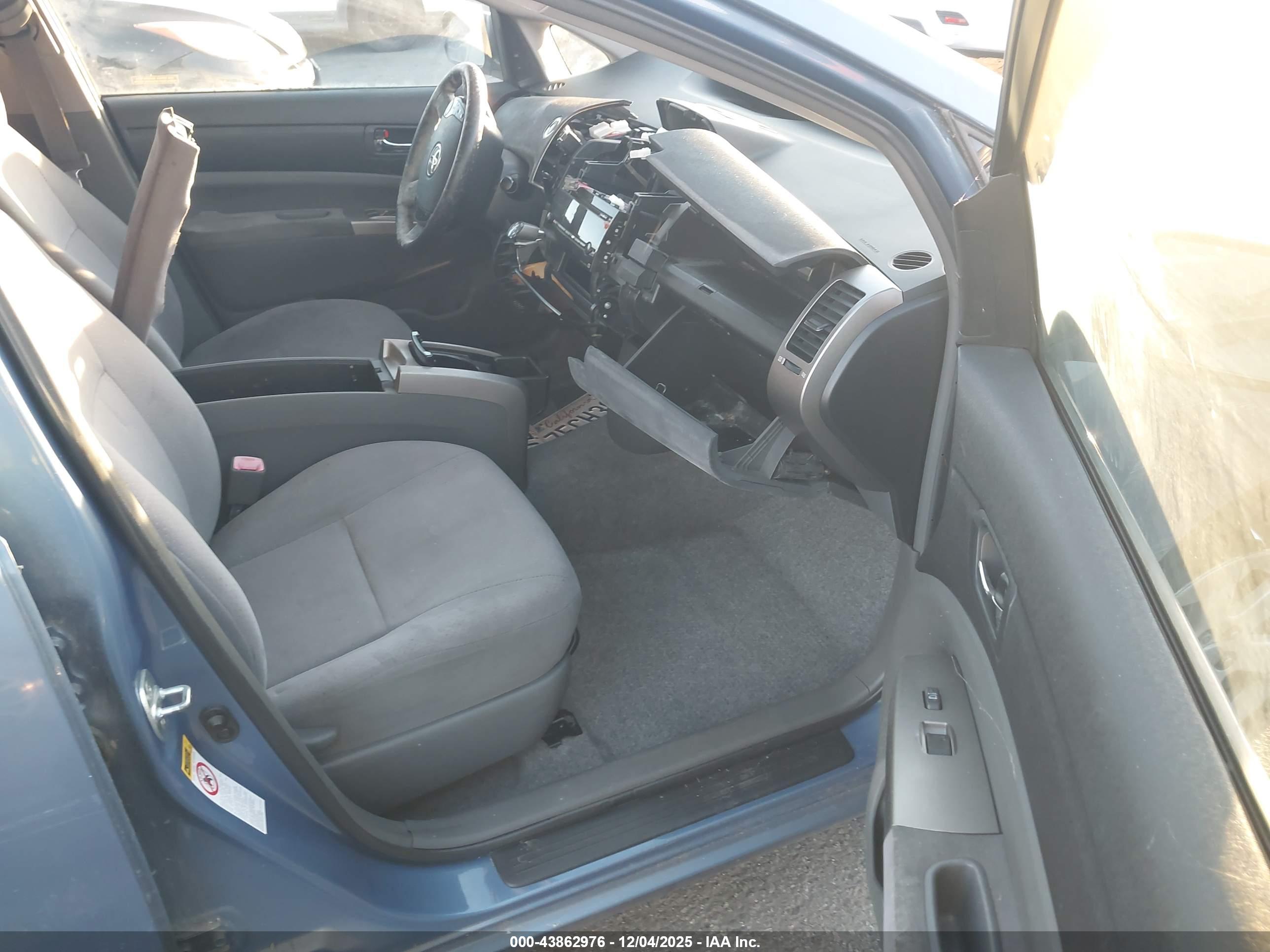 TOYOTA PRIUS image 5