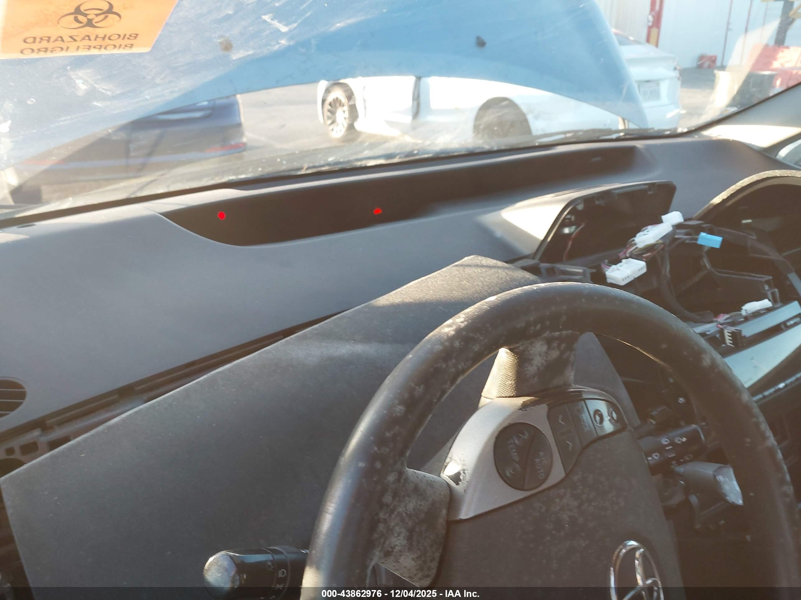TOYOTA PRIUS image 7