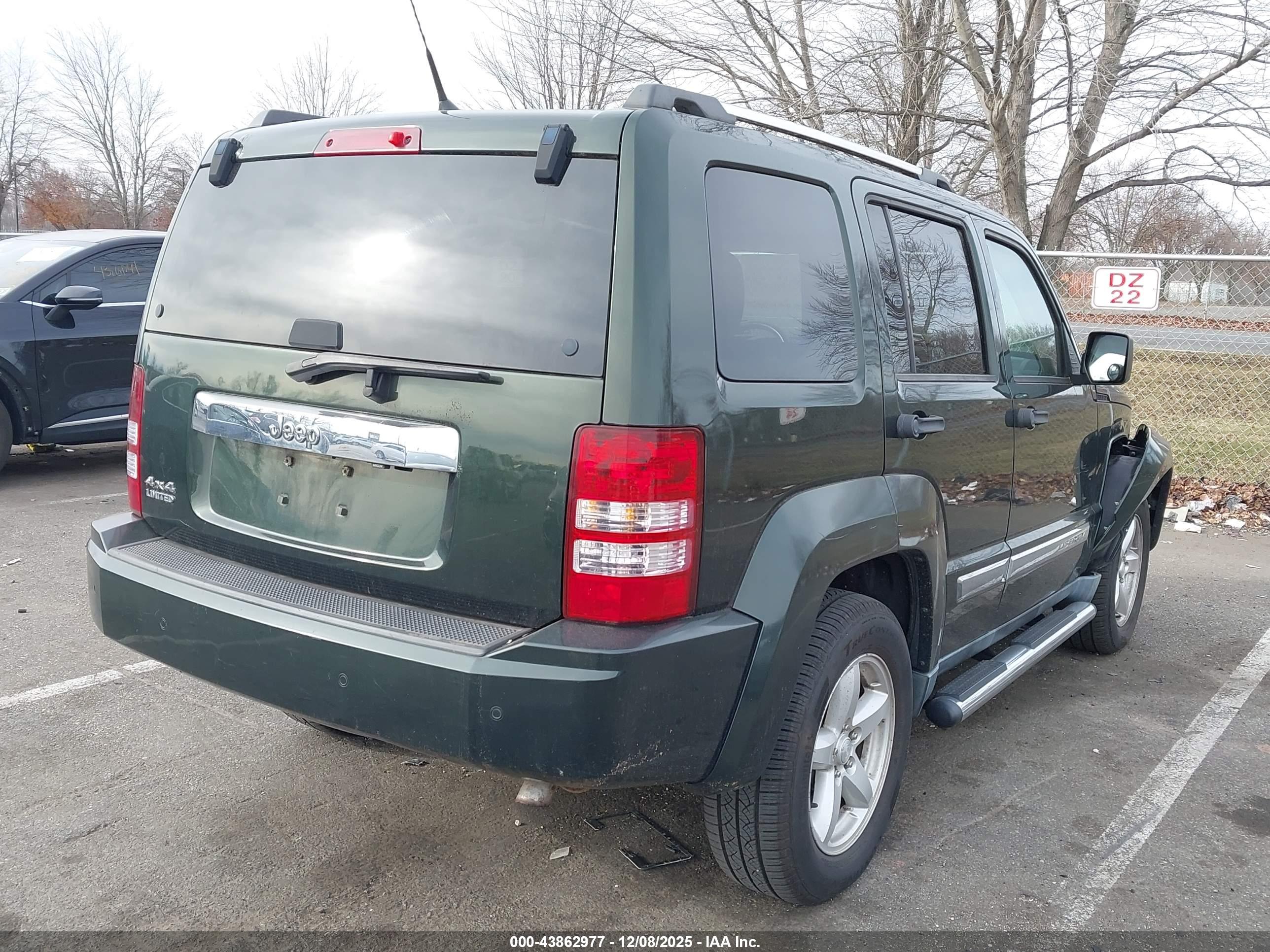 JEEP LIBERTY image 4