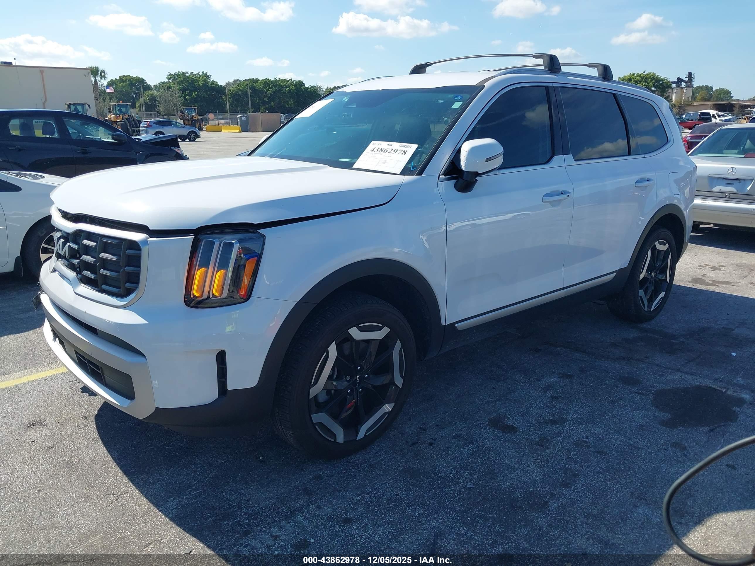KIA TELLURIDE image 2