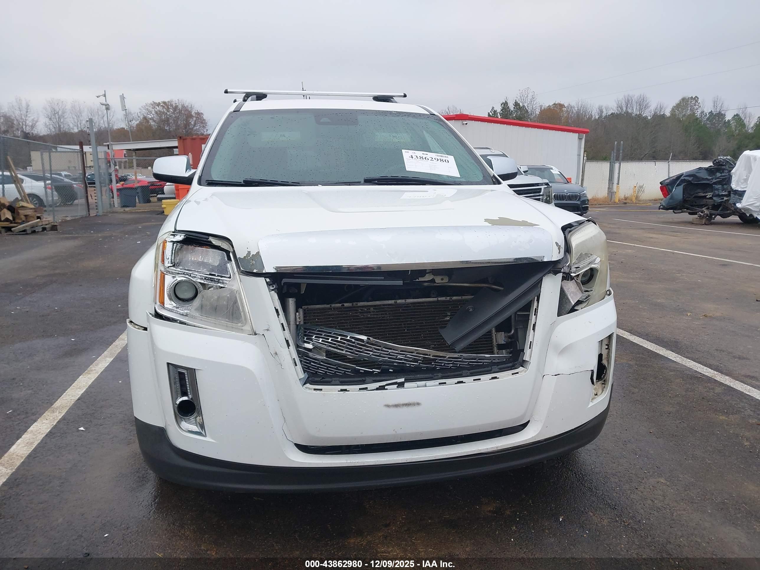 GMC TERRAIN image 6