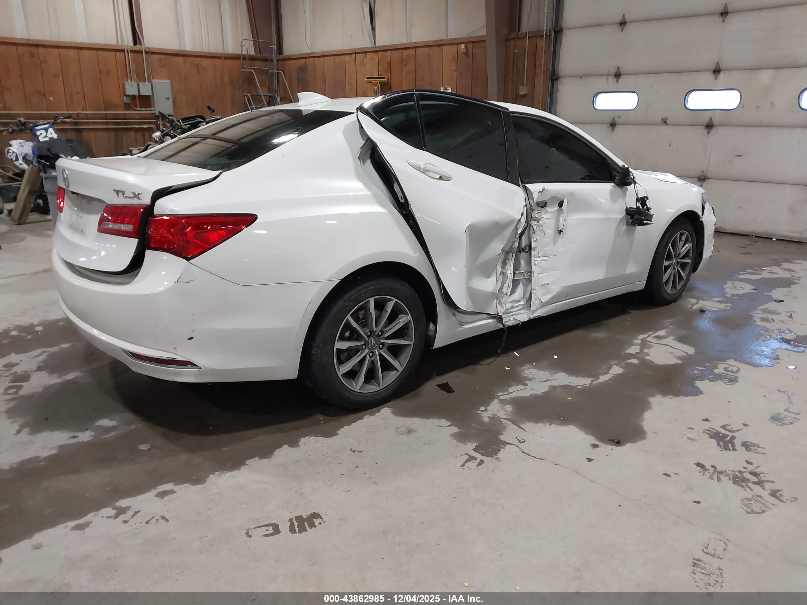ACURA TLX image 4