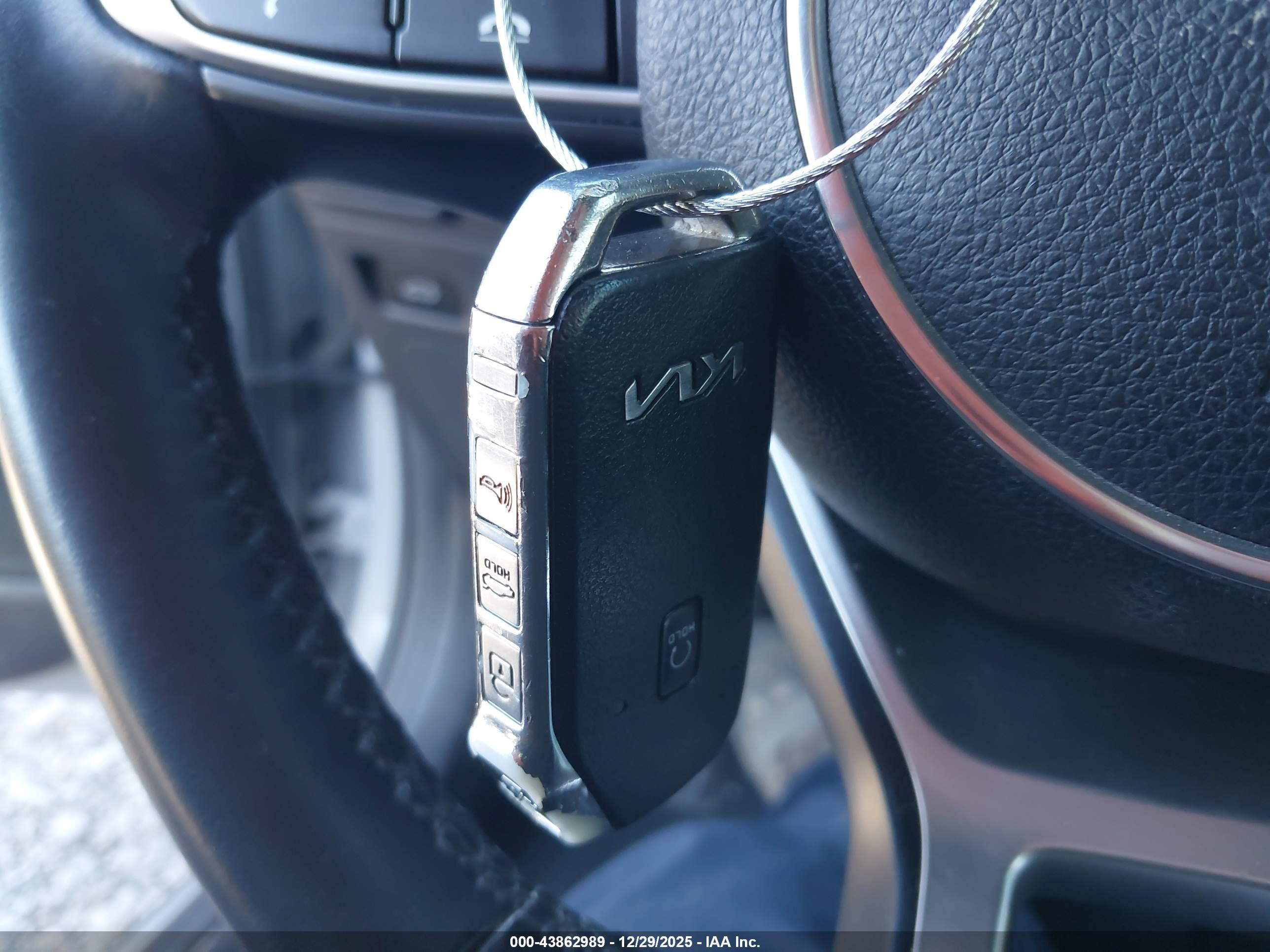 KIA K5 image 11