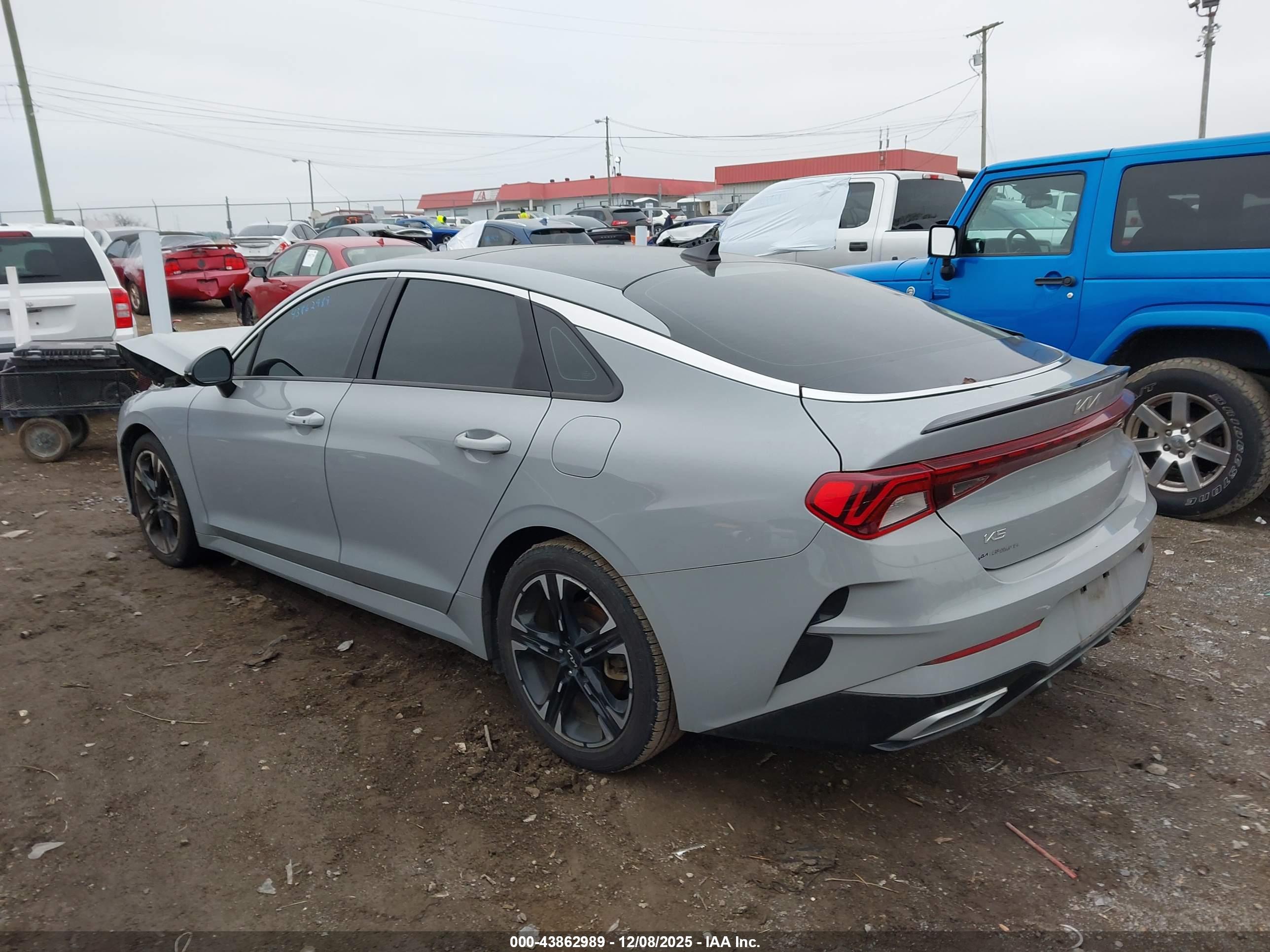 KIA K5 image 3