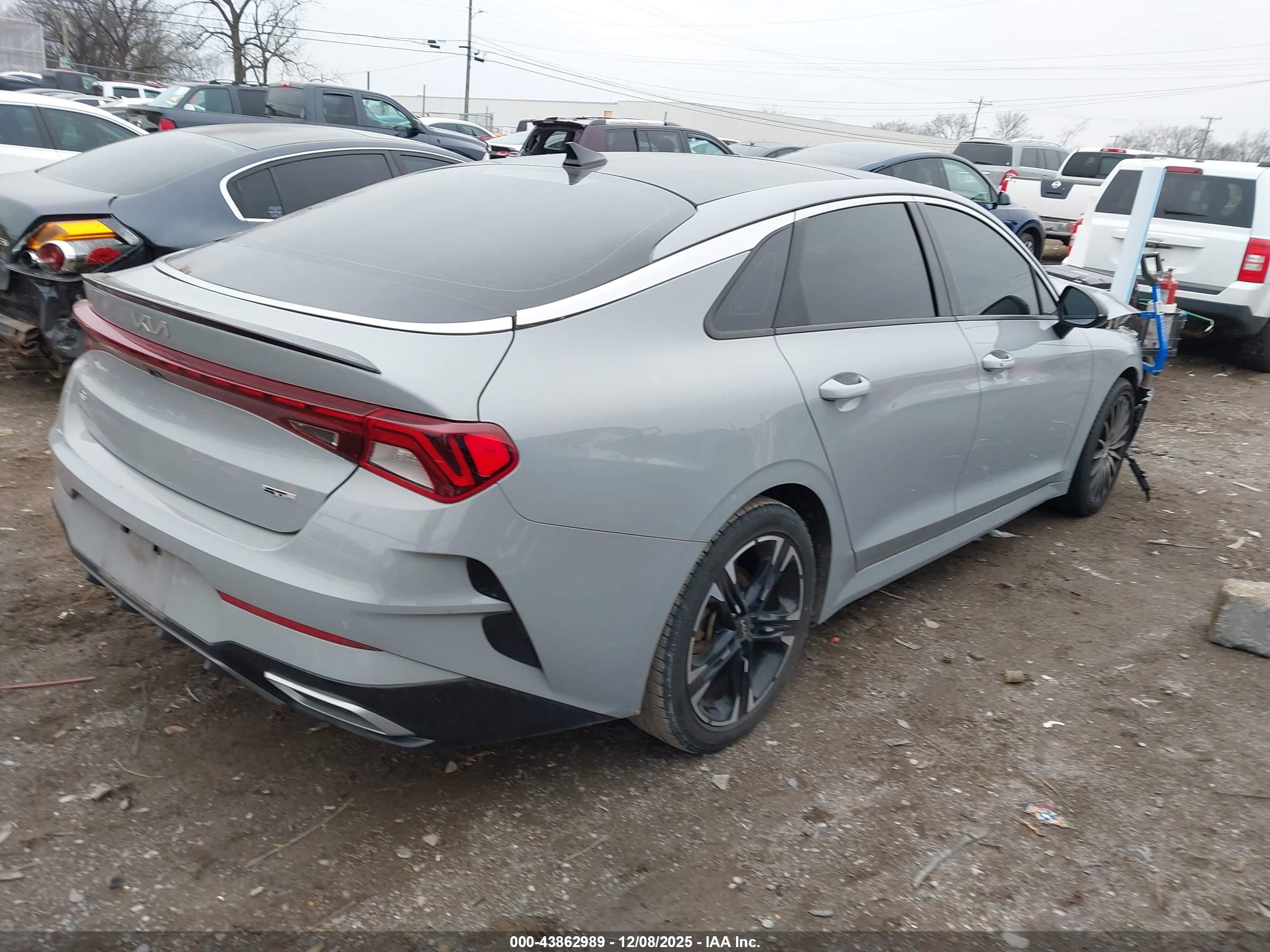 KIA K5 image 4