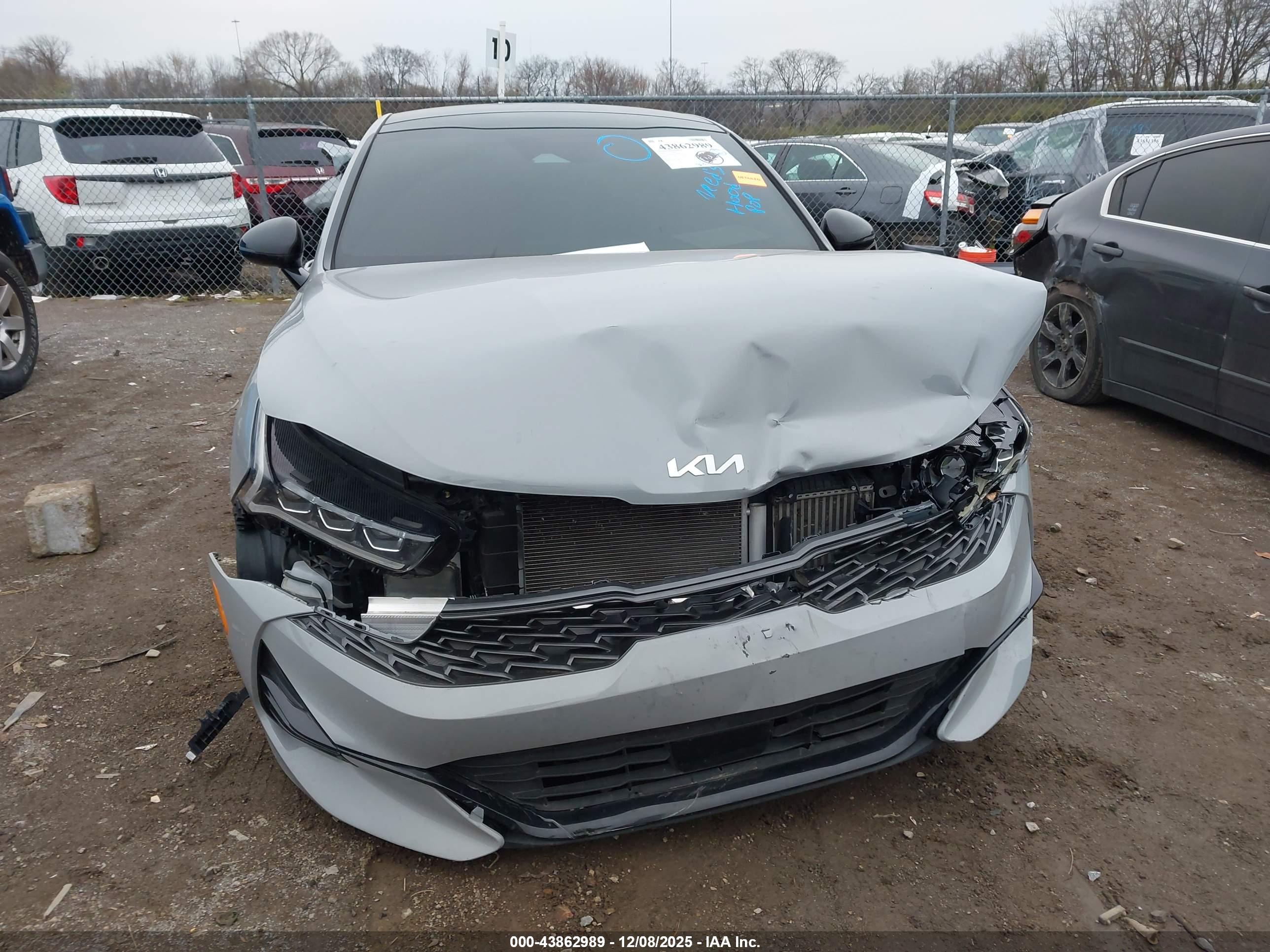 KIA K5 image 6