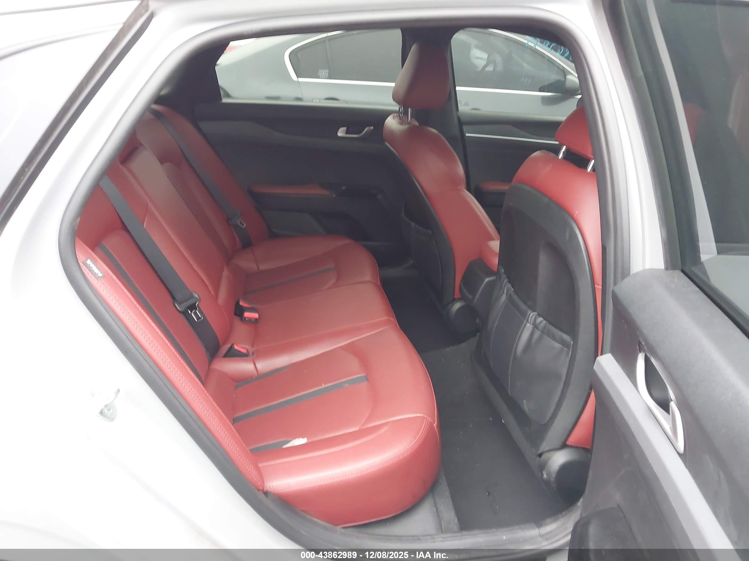 KIA K5 image 8