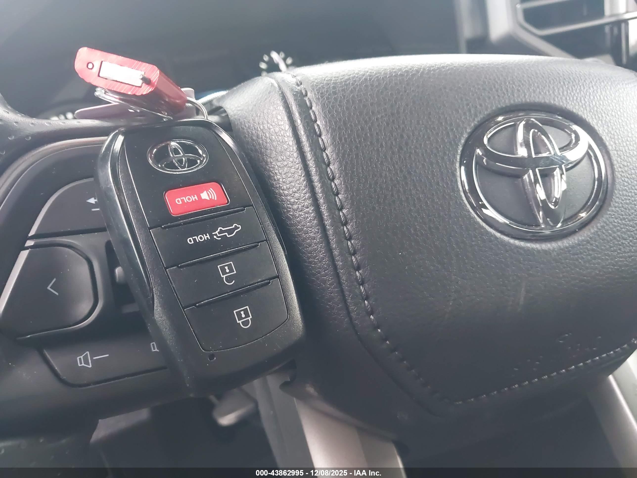 TOYOTA TUNDRA image 11