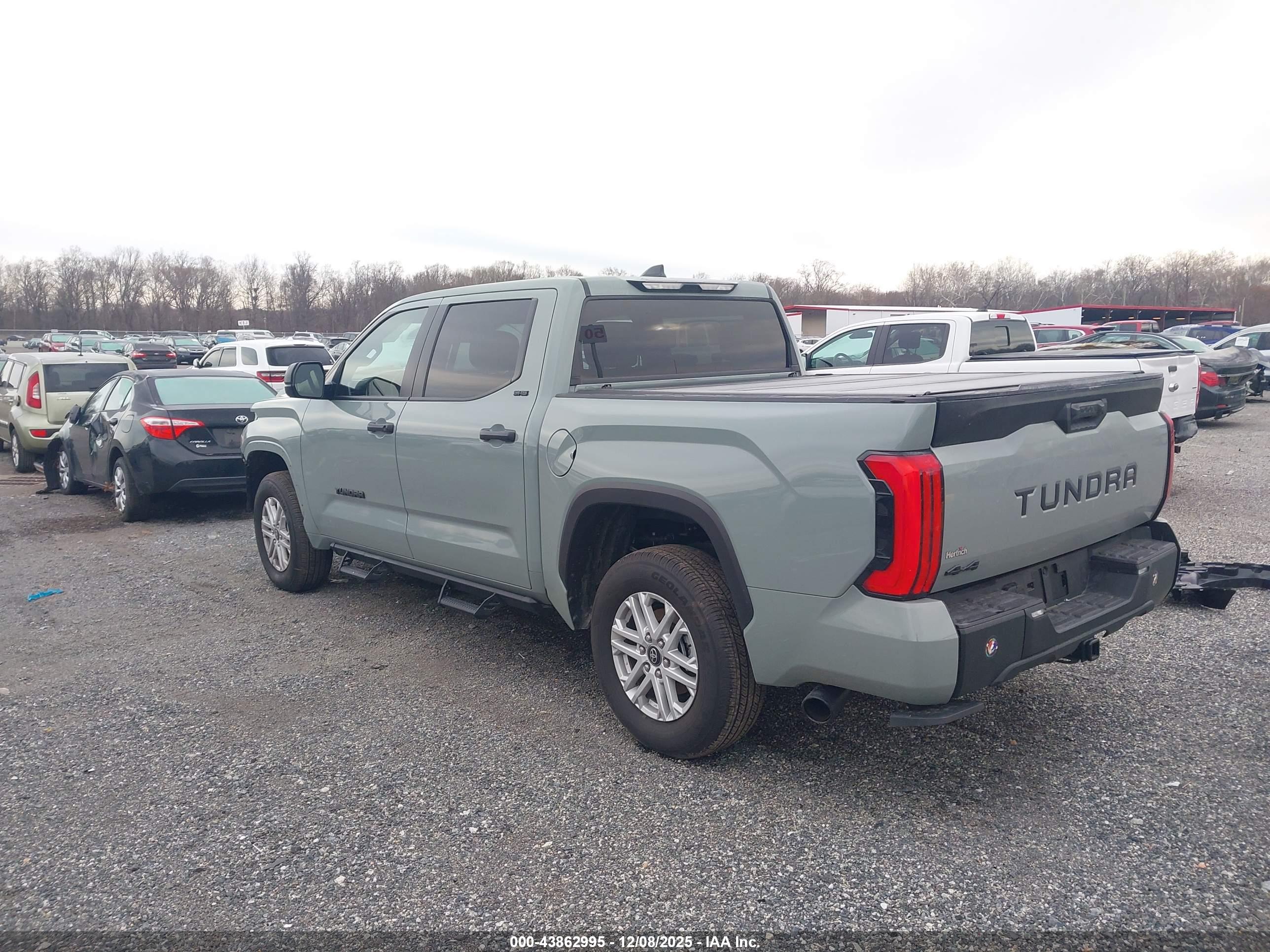 TOYOTA TUNDRA image 3