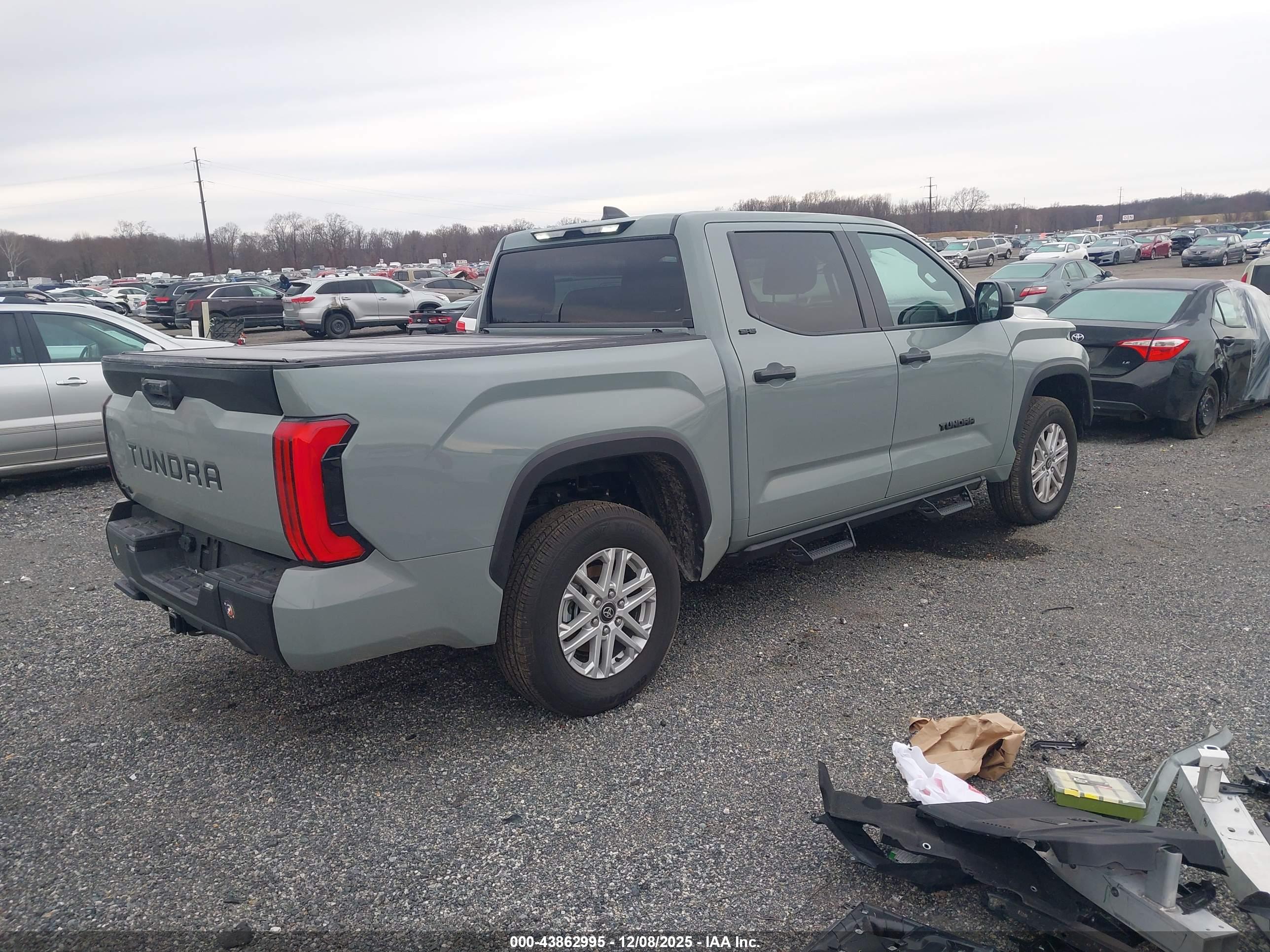 TOYOTA TUNDRA image 4
