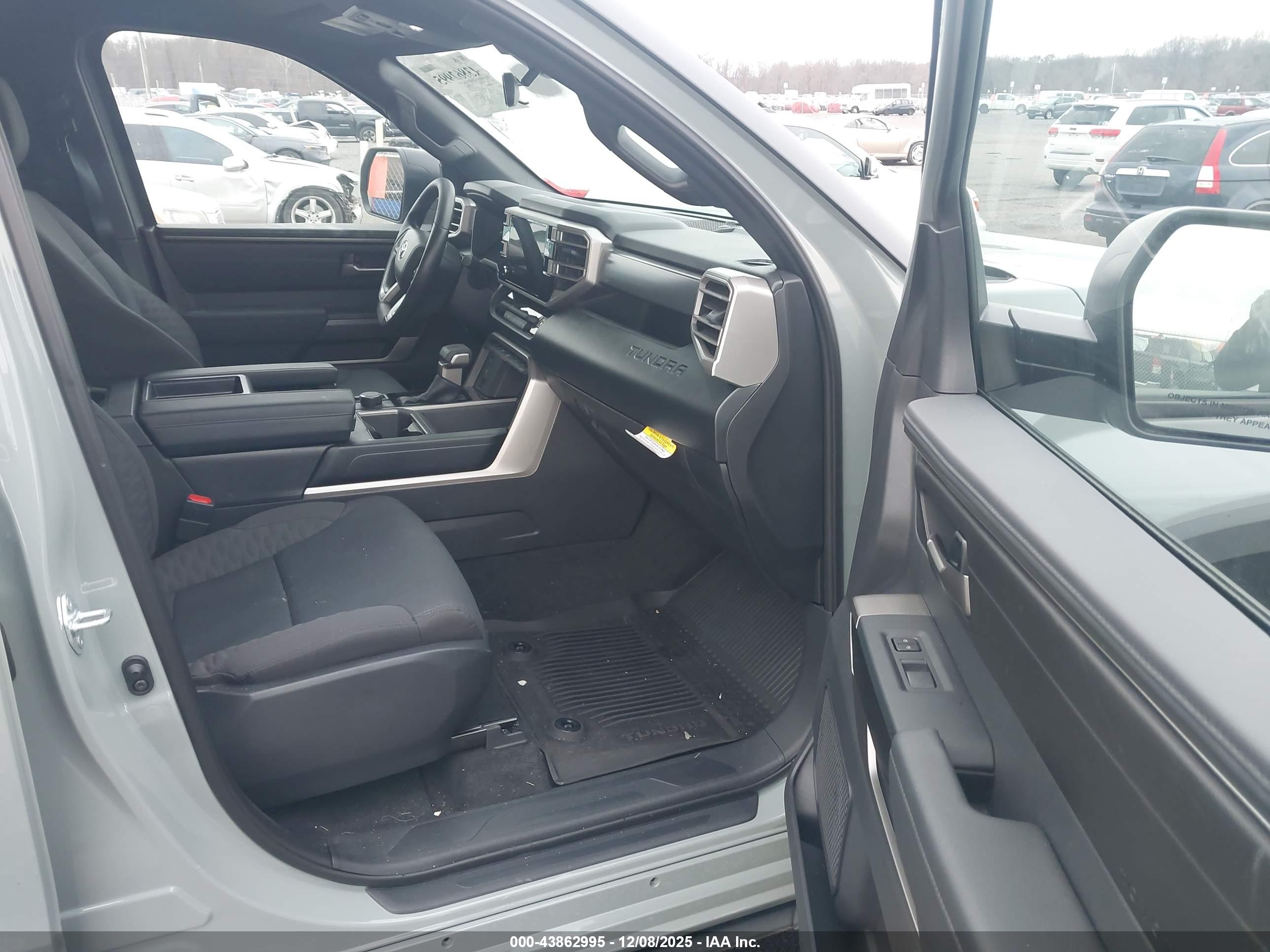 TOYOTA TUNDRA image 5