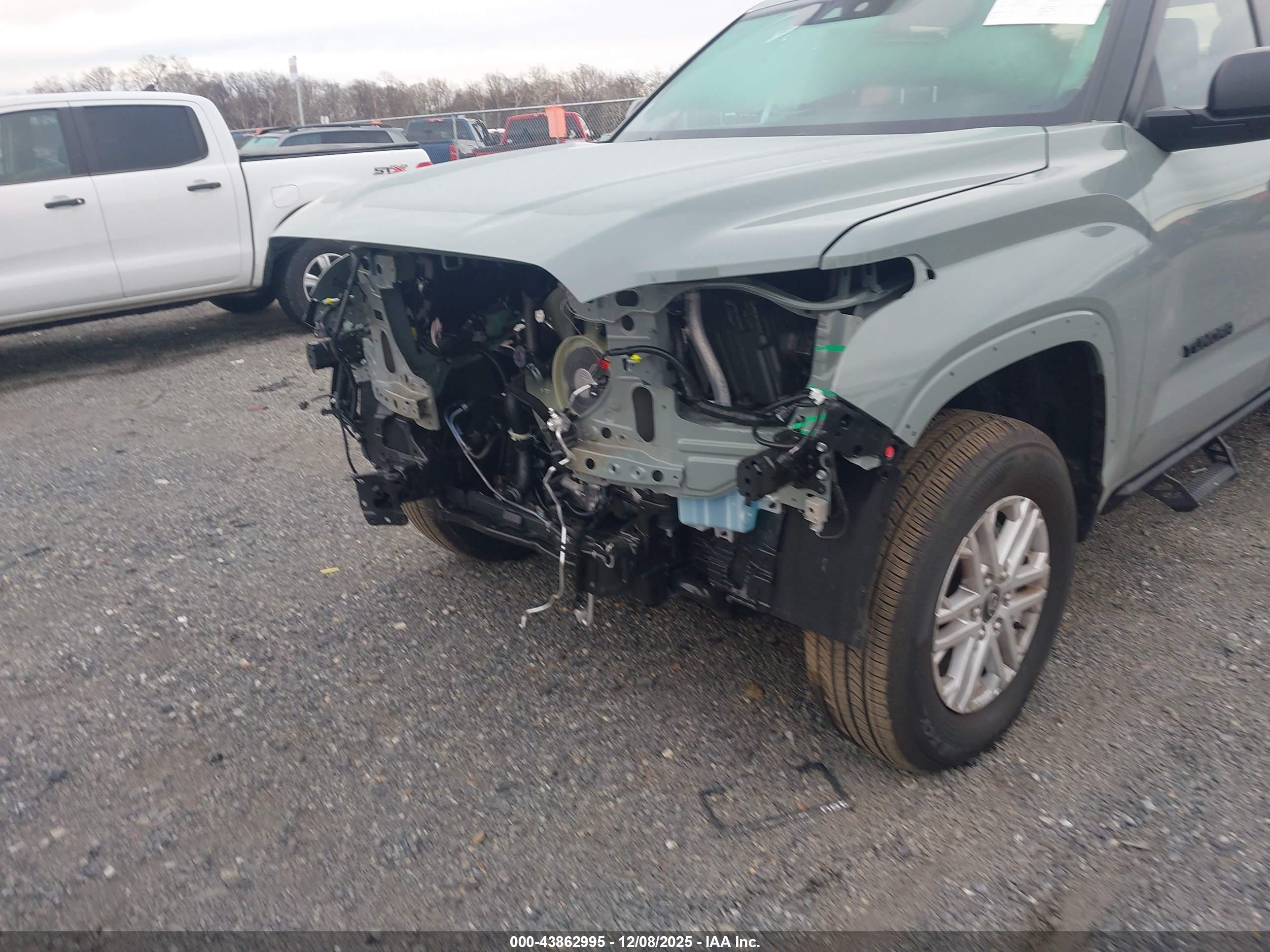 TOYOTA TUNDRA image 6