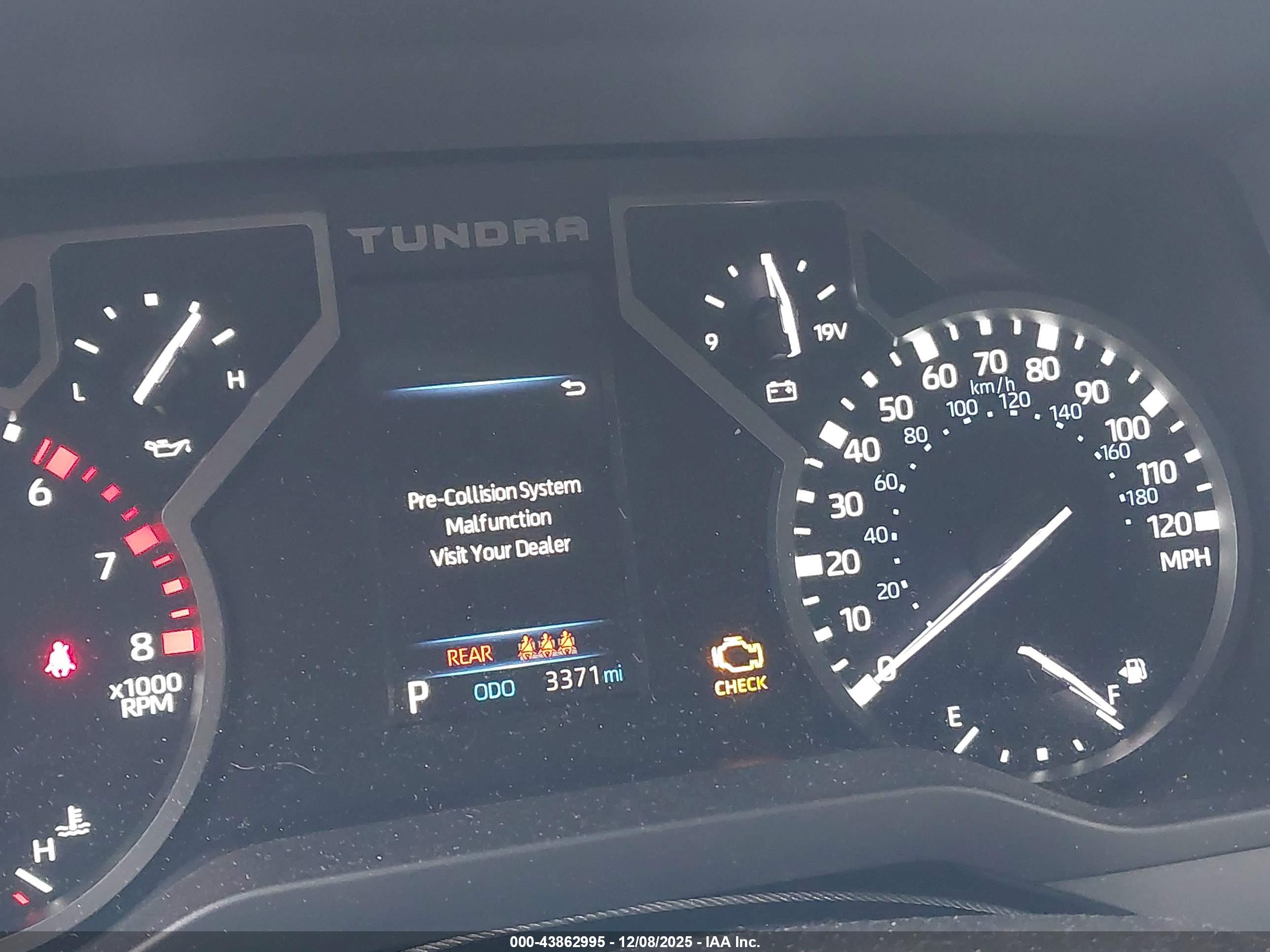 TOYOTA TUNDRA image 7