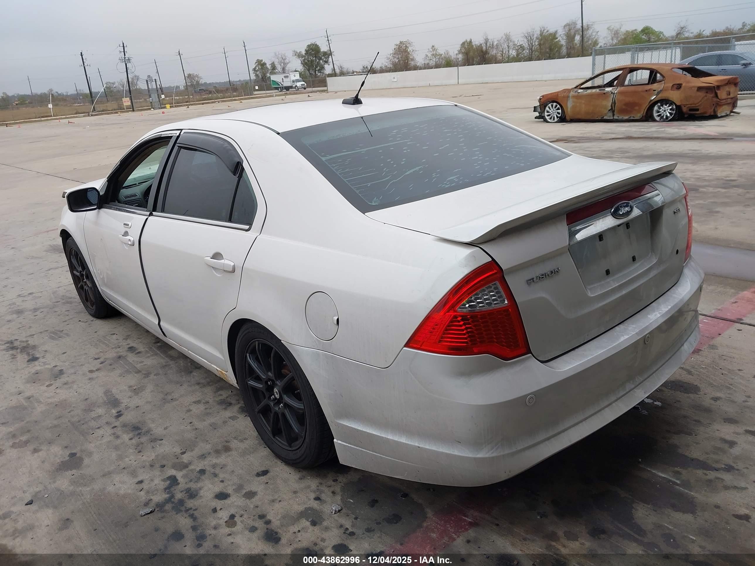 FORD FUSION image 3