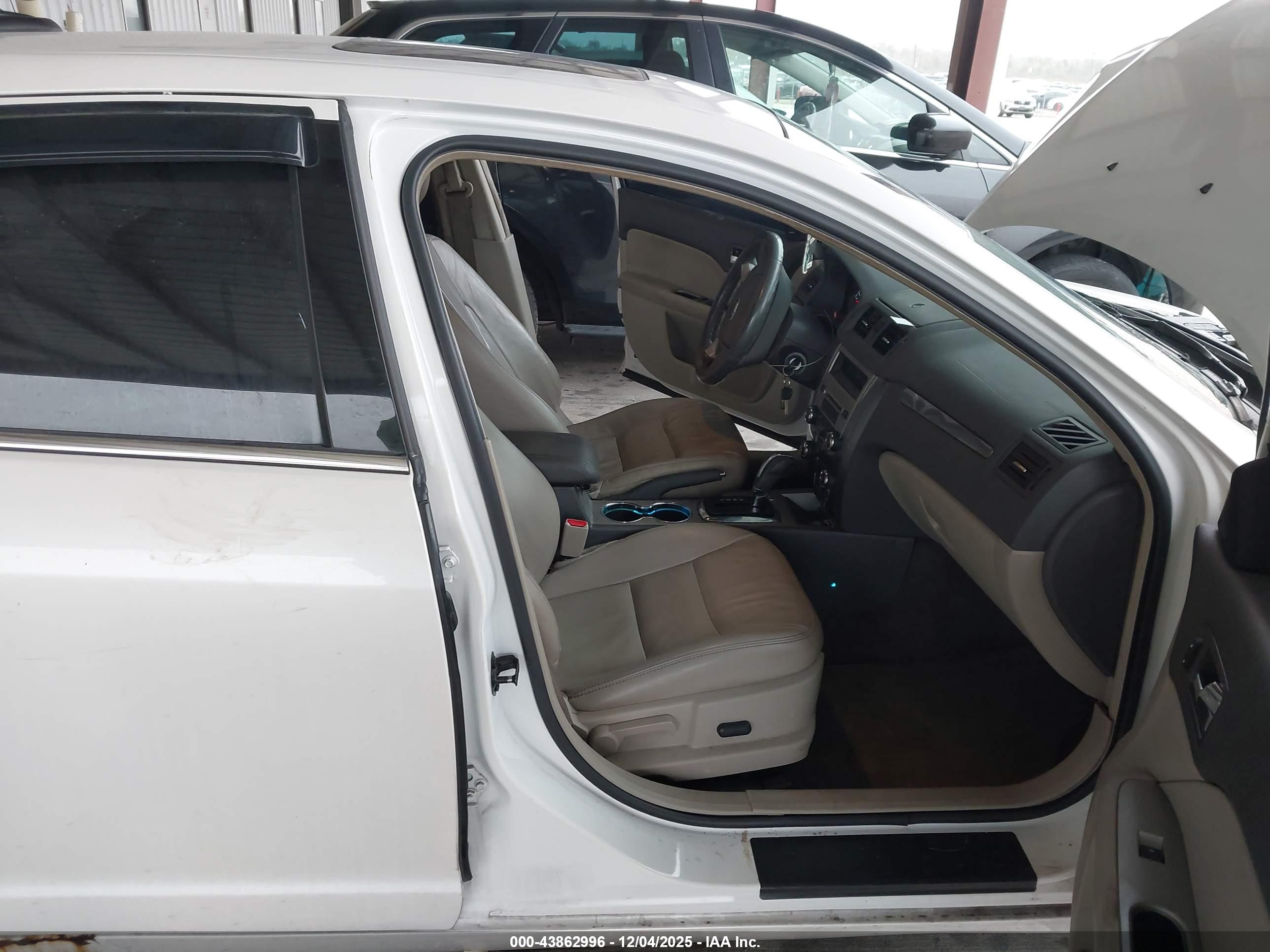 FORD FUSION image 5