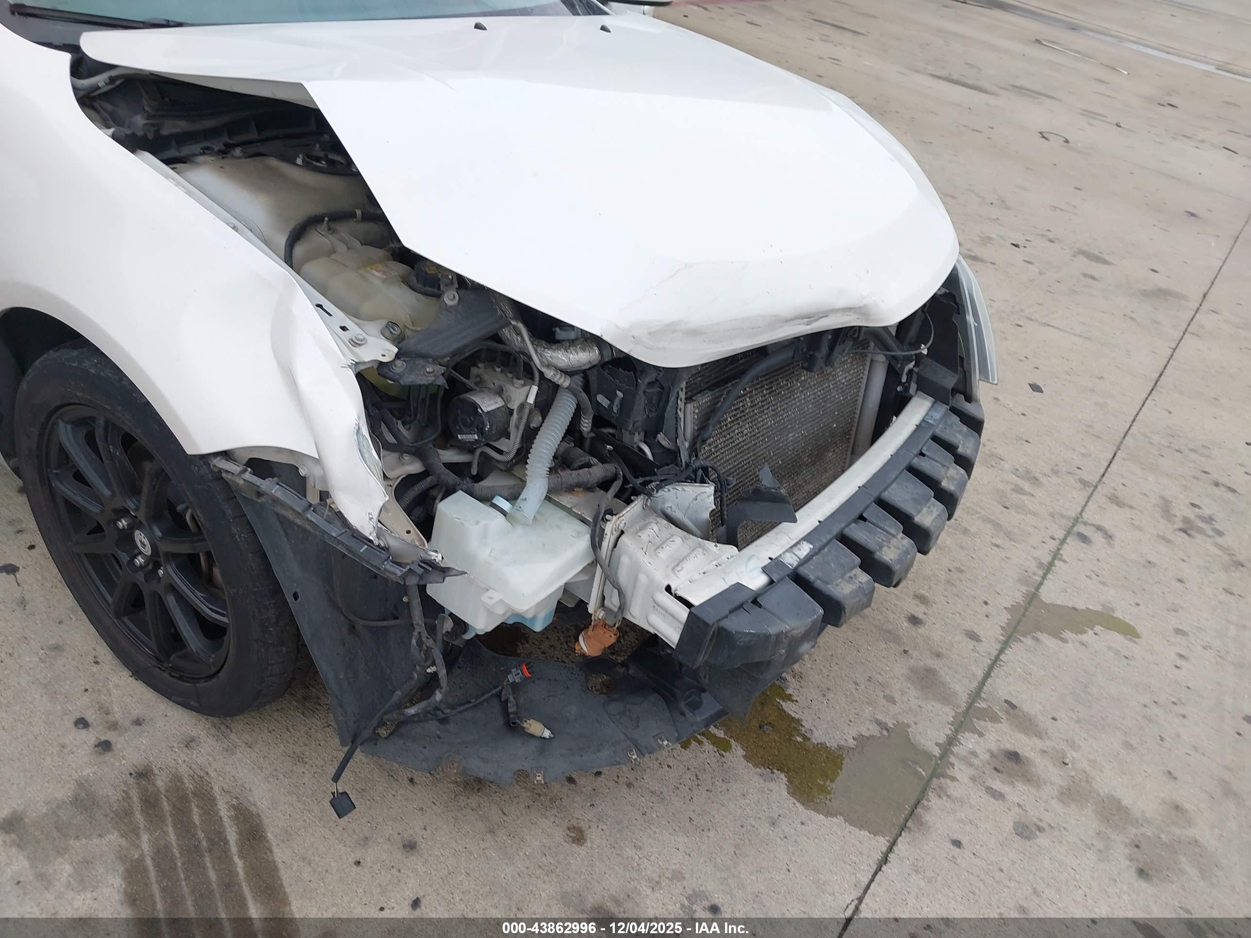 FORD FUSION image 6