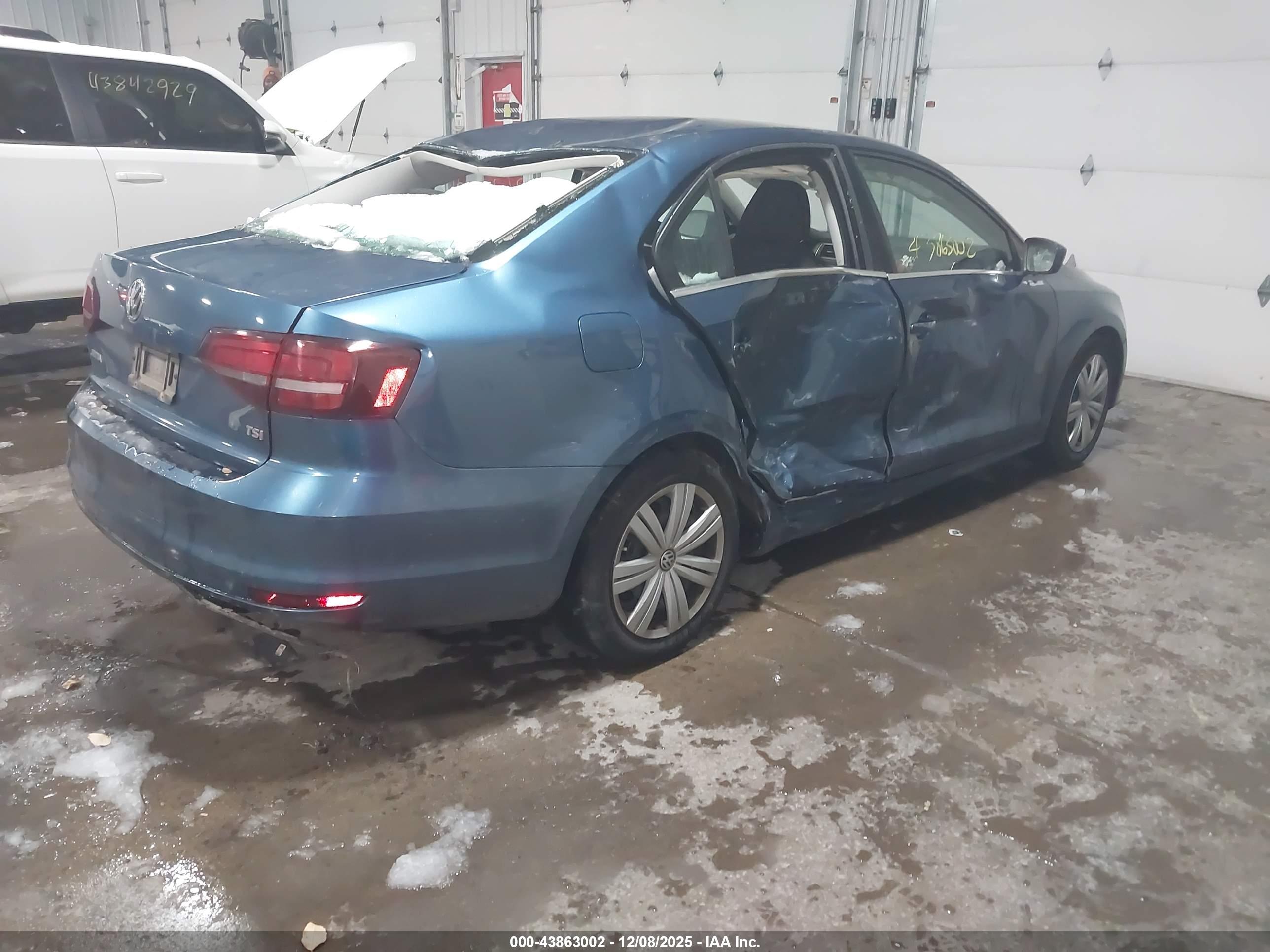 VOLKSWAGEN JETTA image 4