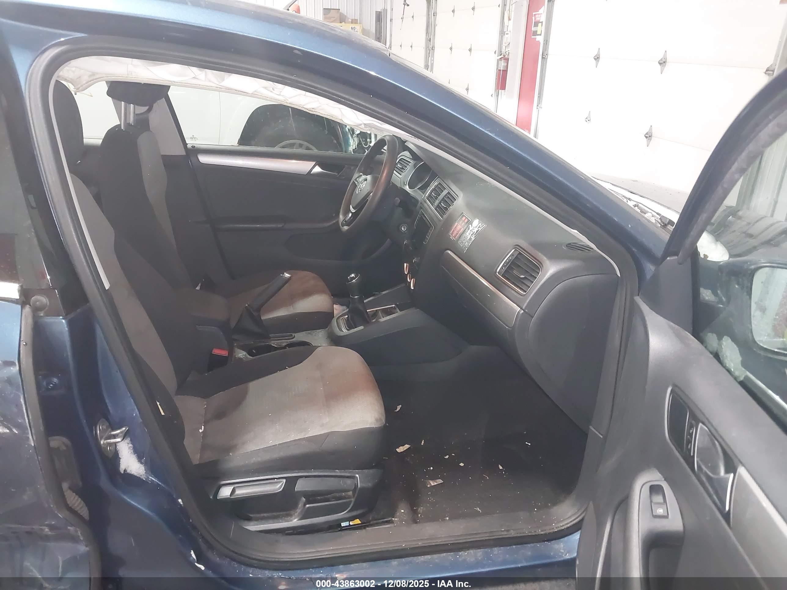 VOLKSWAGEN JETTA image 5